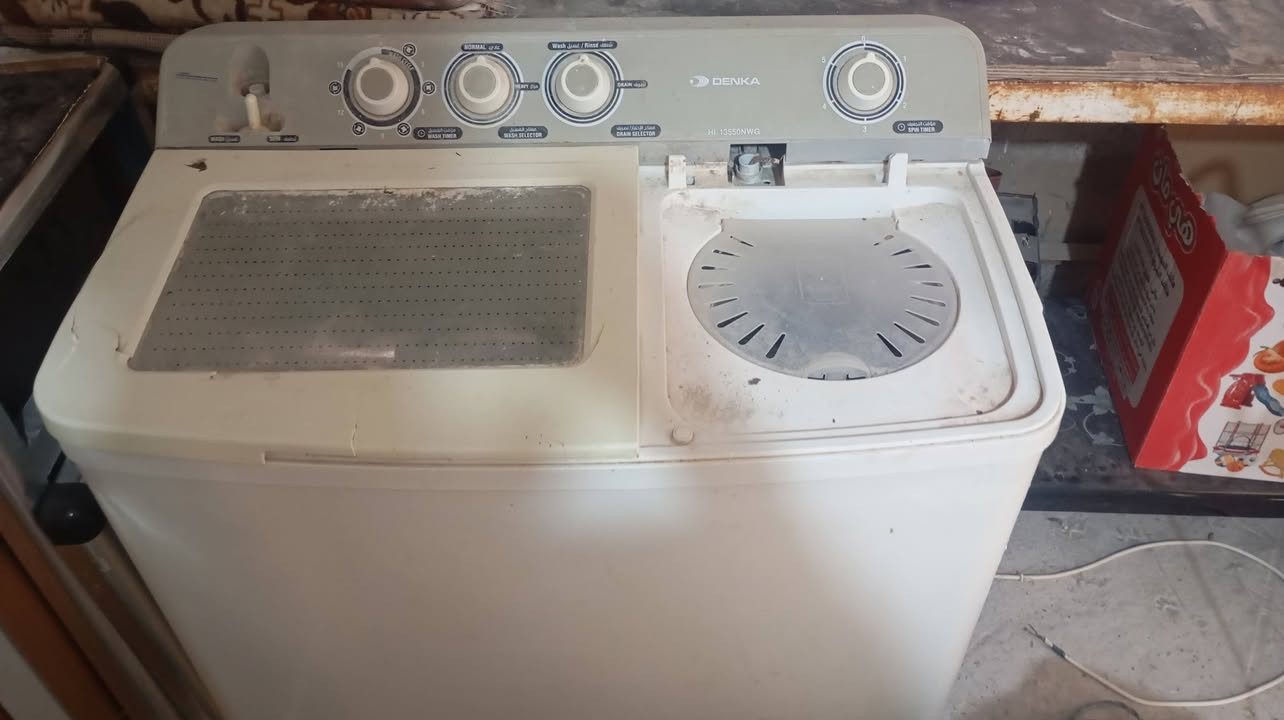 سلام عليكم للبيع طباخ يشتغل ونضيف وكلشي مابيه  سعره 60 ألف+ غساله شغاله بس النشافه عطلت البقيه كلشي شغال سعره 15 الف المكان الكوت الوافدين الرقم ***********
