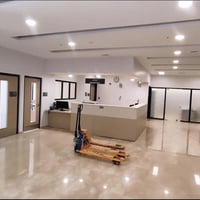 مستشفى حكومي • ١٥٠ موظفة • شفتين