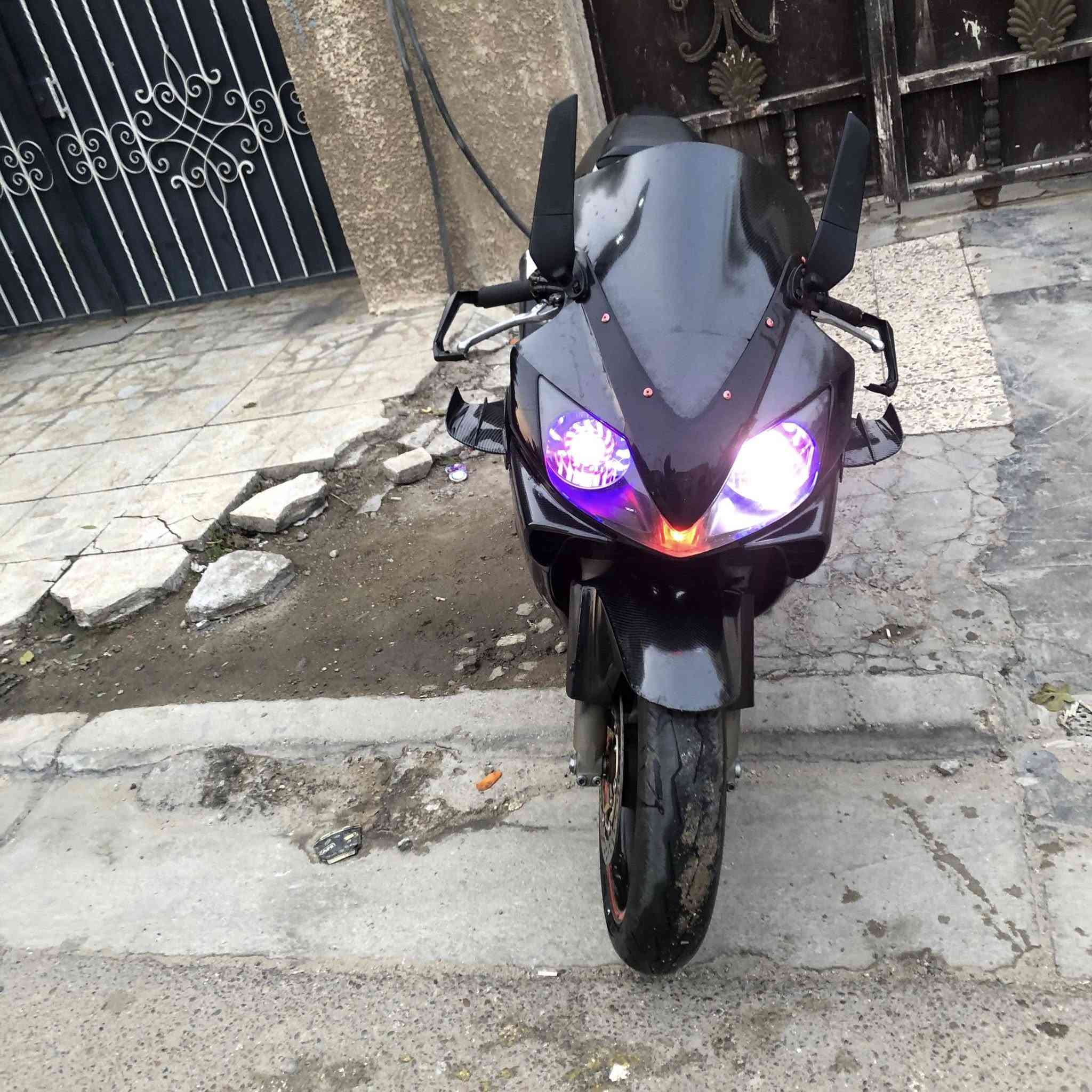 سلام عليكم للبيع سعر 25 وبيها مجال اوراق كاملا
افوراي 2005 دراجه علا ايدي ماخذها رمبه وصارف عليها هواي عليها اكزوز H2 اصلي عليها لايتات عيون شيطان اصليه بك لايت رياضي تفصيل خاص امرايات H2 زعانف بيئم ام بكج اصليات كرون اصليات دراجه هواي صارف عليها دراجه مليانا كاربون ومرتبه حماوه ما تعبر ال 70 مفتوحه كور وقباقه فقط عنوان بغداد سيديه /***********
