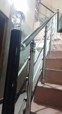,السلام عليكم محجر درج بيت الألمنيوم قياس  ٥ متر  جدا نضيف 07703149812