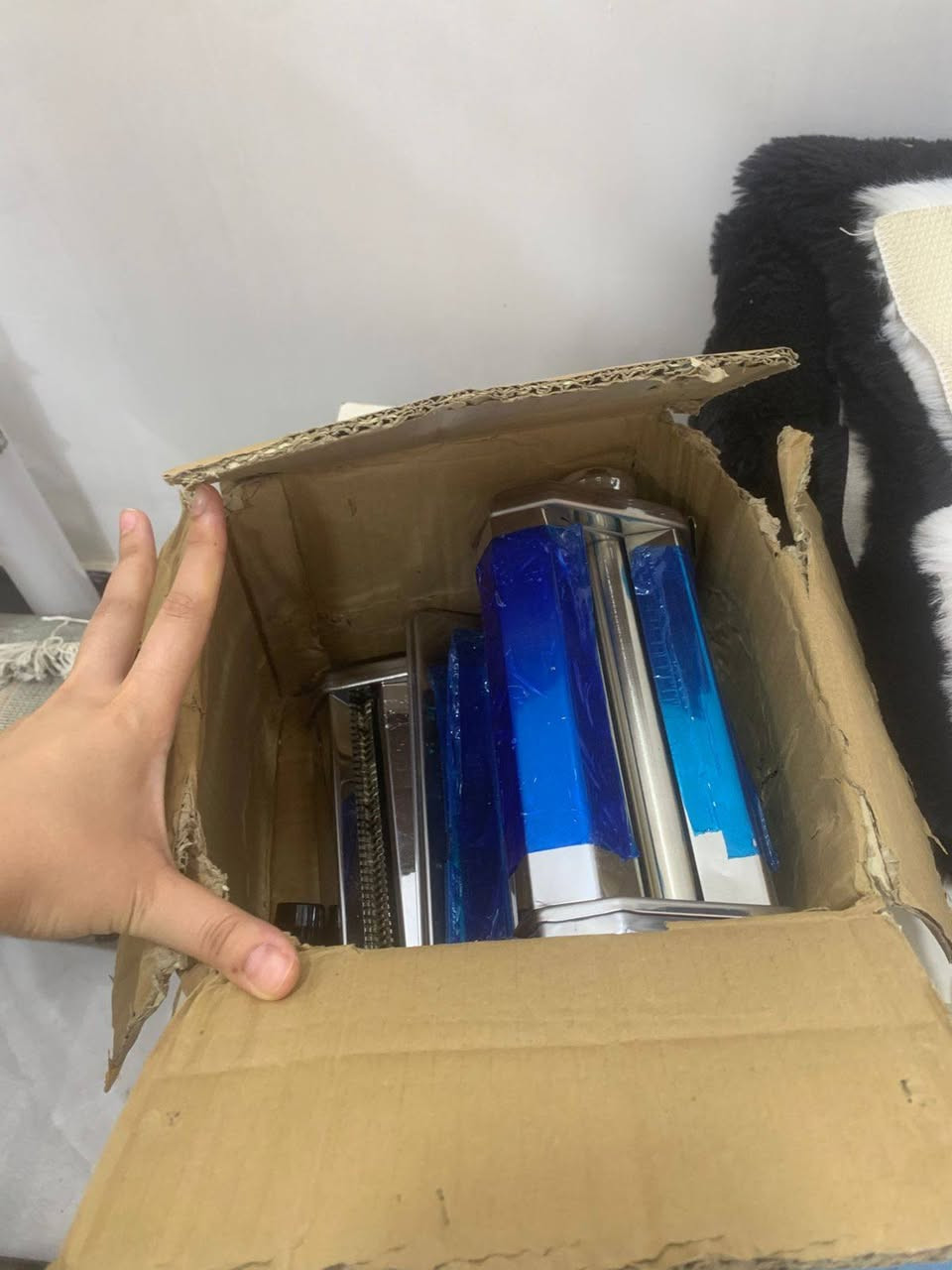 سلام عليكم عندي شلعه غراض امزون وكارتونه ملابس أطفال وبيهن تراكات نسائي واطفال هواي وغراض سياره كلشي بيهه الي يريد يفتح مشروع او الي عنده مشروع امزون يفيدنه مكاني بغداد مكاسب قرب حي الجهاد وعندي ستاند تصوير الي يريد يراسلني خاص ويدلل


**إذا كنت صاحب هذا الإعلان وتريد حذفه لأي سبب، رجاءا أرسل رسالة إلى الدعم الفني**