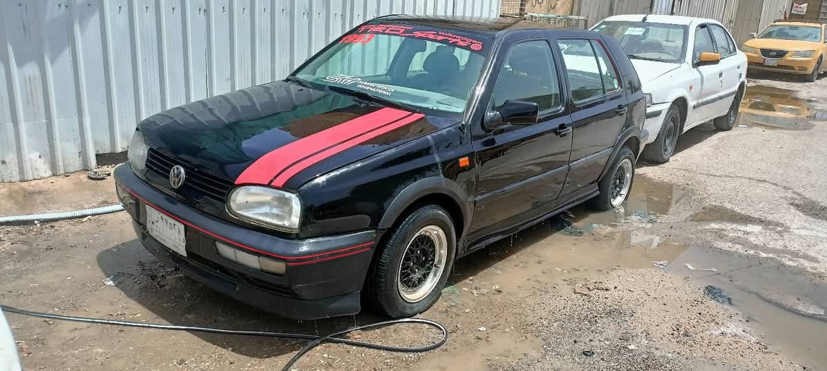 السلام عليكم فقط بيع كولف فينتو موديل 1993 كير أوتوماتيك كير ومكينة  2000 مكفول تبريد ثلج شغال كهربائيات كلها شغالة مصبوغة عام جمالية تخم تاير جديد ويل كمب باتري جديد صدر جديد رقم بغداد مشروع وطني تحويل مباشر السعر 35 بيها مجال قليل مكاني بغداد الزعفرانية رقمي *********** السيارة فقط للبيع معروضه بدون مراوس مكلف بالنشر اتصل عالرقم
