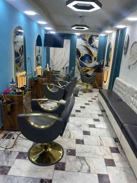 محل حلاقه بحاجه الى حلاقين عدد(2)  العنوان السيديه
المحل على شارع عام مقابيل اسماك حمزه الواصف  شارع الضباط 
***********
