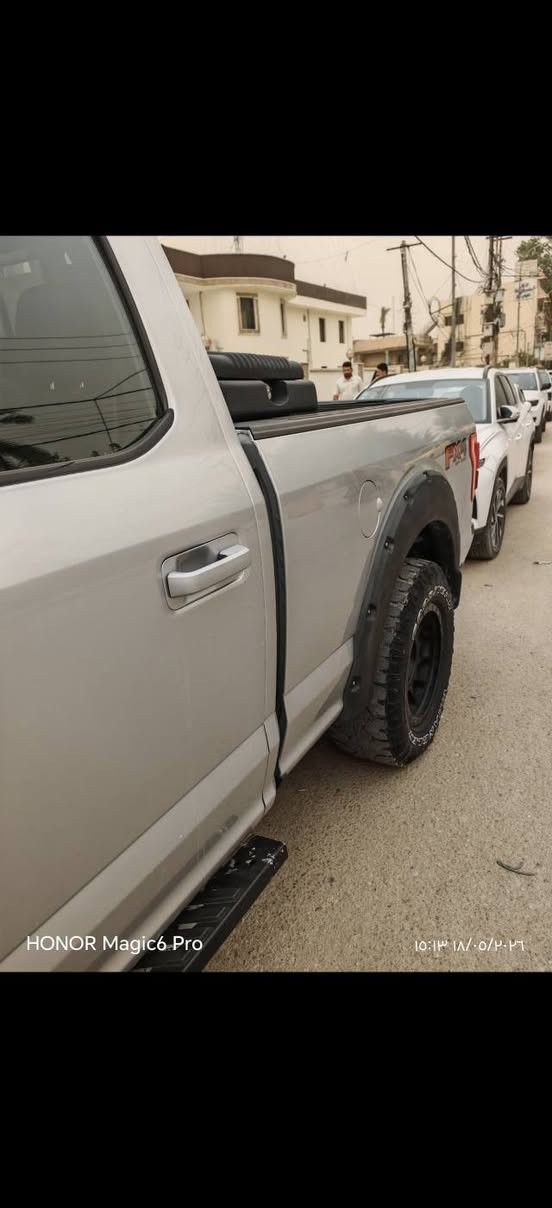 فورد f150  لاريات محدثه رابتور 2016 فول مواصفات محرك 5.0 /8اسلندر داخله اكلين اهنا بيه جاملك تبديل بسبب ستوته
بدون اي دواخل ولا ايرباك 
سقف بانورتما قطعتين
جامه خلفيه كهرباء
شاشه كبيره
گير طرح
كشنات كهرباء مع تدفئة
حساسات خلفي وامامي
نقط عمياء
باب طويل بدي طويل
منضومة غاز اصليه جوه السياره بمكان السبير
ماشيه ١٨٩ قابل للزياده
كير محرك حدادية تبريد مكفولات
اضائة محيطية بالمري
لايت عالي وناصي ليد اصلي
كامره دواره
السعر ١٩٧ بيه مجال
او مراوس بسياره اقل 
***********
