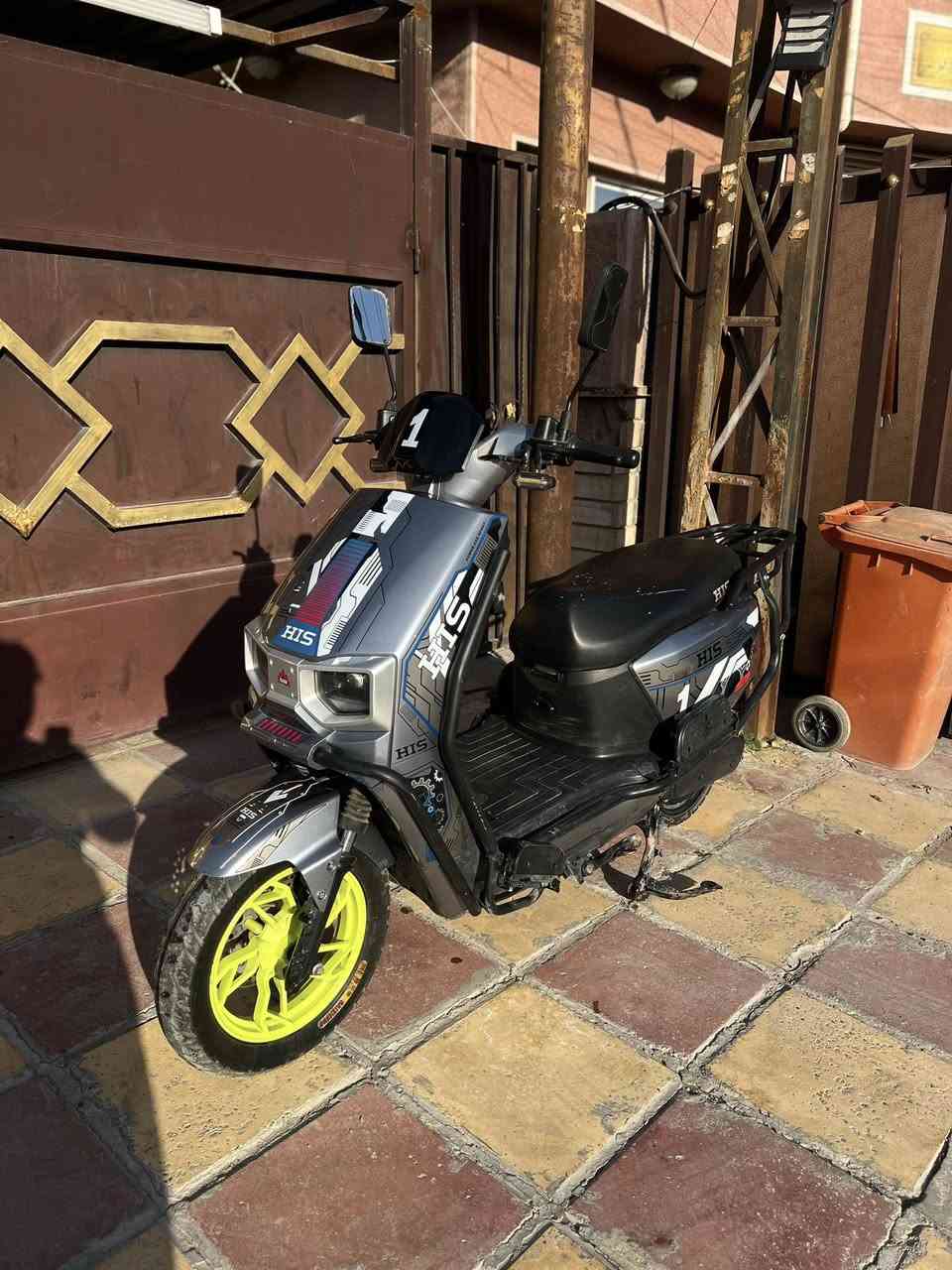 السلام عليكم
للبيع دراجه شحن نوع ام عيون وحش HIS دراجه فول نضافه شخط واحد ما بيها 6 باتري الكبار ملف 2500 دراجه شلعه ومعدل بلوتث نظام P ونظام R رجوع للخلف دبل اشارة عالي ناصي رماش زنون LED دراجه فول مواصفات رزنه وسياقتها حلوة مدرعه داير مادايرها  

مكان دراجه بغداد سعر (675) وبيها مجال بسيط 

للاستفسار ***********
