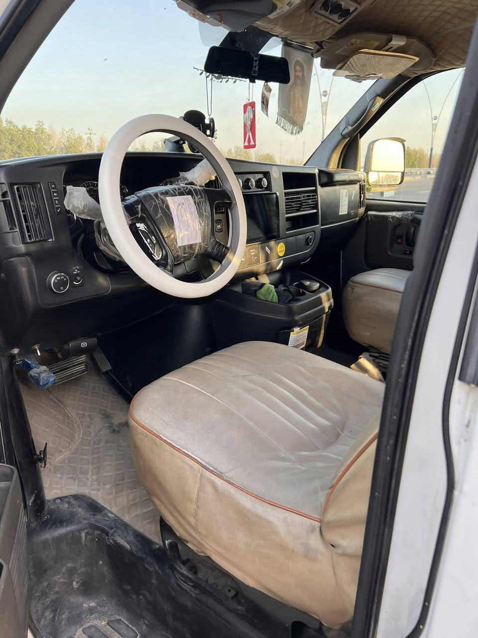 السلام عليكم سفانه ٨ جاهزه من كلشي رقم بغداد إنكليزي بسمي السعر ٩٠ وبيه مجال قليل ***********
