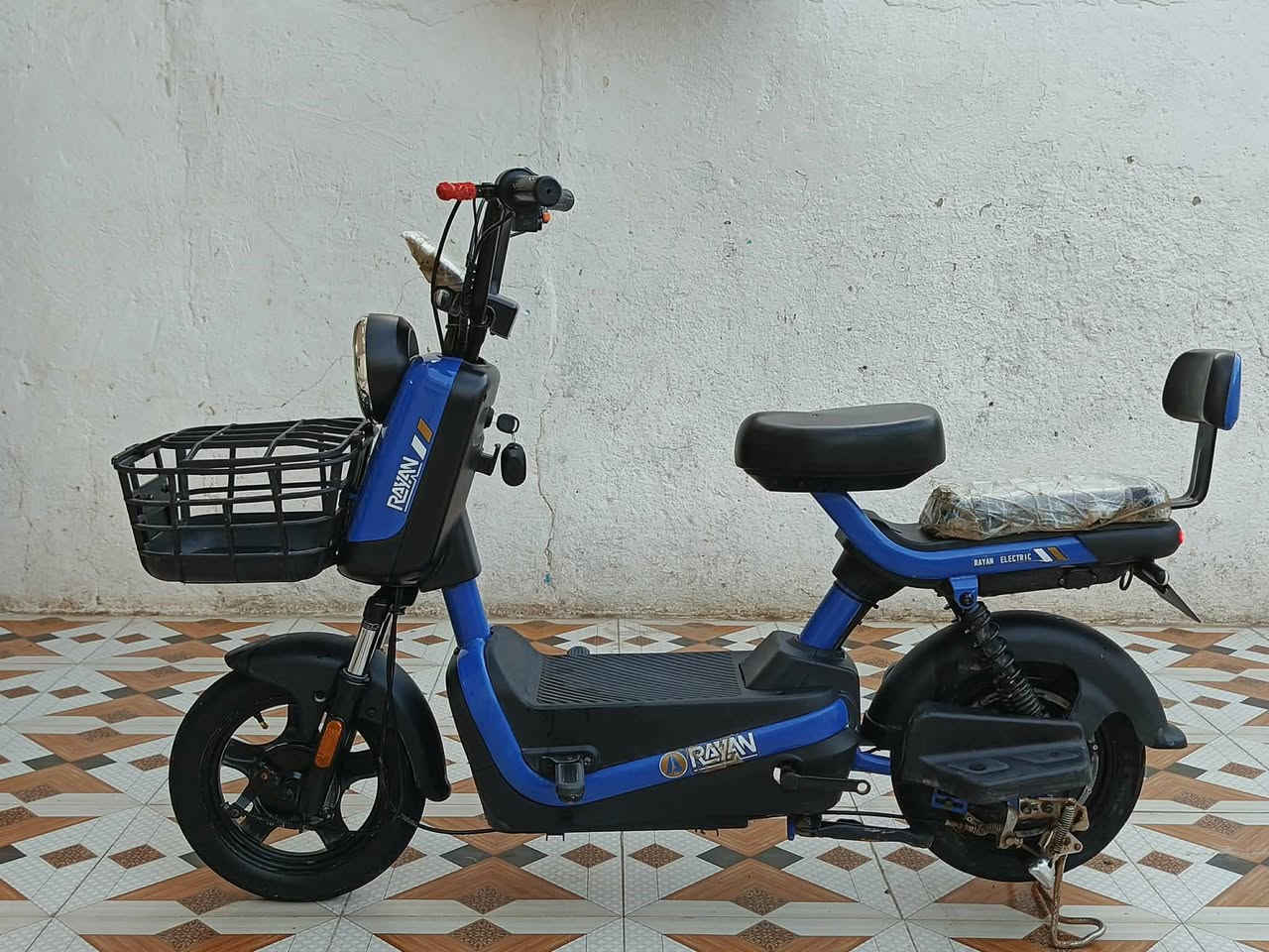 سلام عليكم دراجه شحن وضع شركه جديده تايرات جدد شاير يمنه ميسره شغلات دبلات بطاريات 4 حورن شغال دراجه حلوه نتصلو *********** بي واتساب وبل خدمه مكاني النهروان
