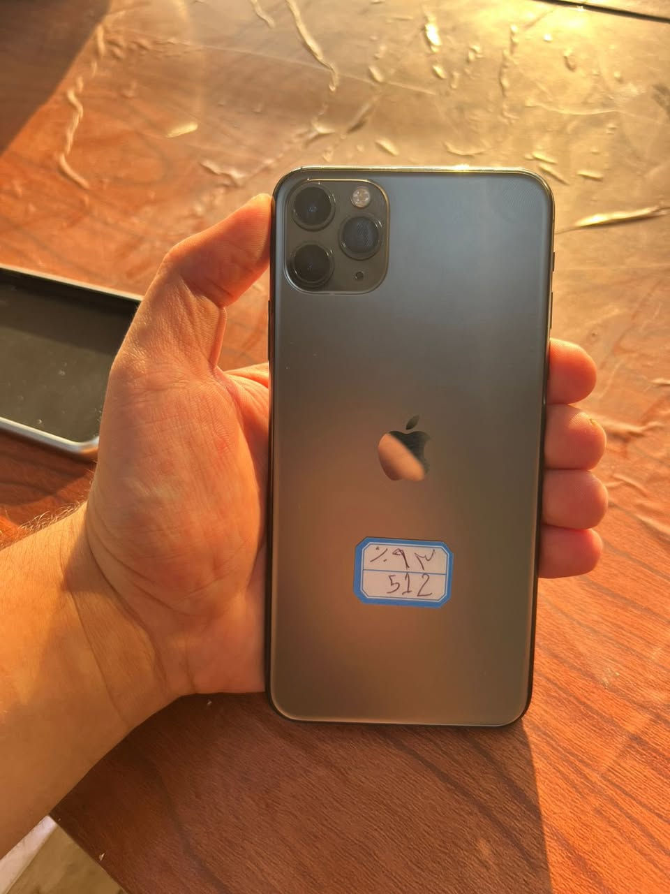 ايفون 11برو ماكس نضيف كلش ما مفتوح فقط بطاريه معلايه سعره ٣٧٥ وبي مجال بسيط للشراي ***********
