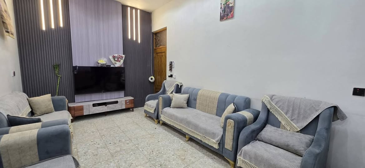 سلام عليكم مرخصةمديرالاكروب المحترم بيت  100متر 5ب20  فول بناء درجه اوله البيت جاهز كامرات شارع ١٠ متر ستاره بيتونه تطبيق اشتايكر السطح  فرع الاول عن شارع المستشفى العام زراعي خدمات كامله تبليط ماء مجاري كهرباء انترنت مولد ذهبي شارع عريض كماليه حي السلام شارع المستشفى الجديد سعر وستفسار ***********
