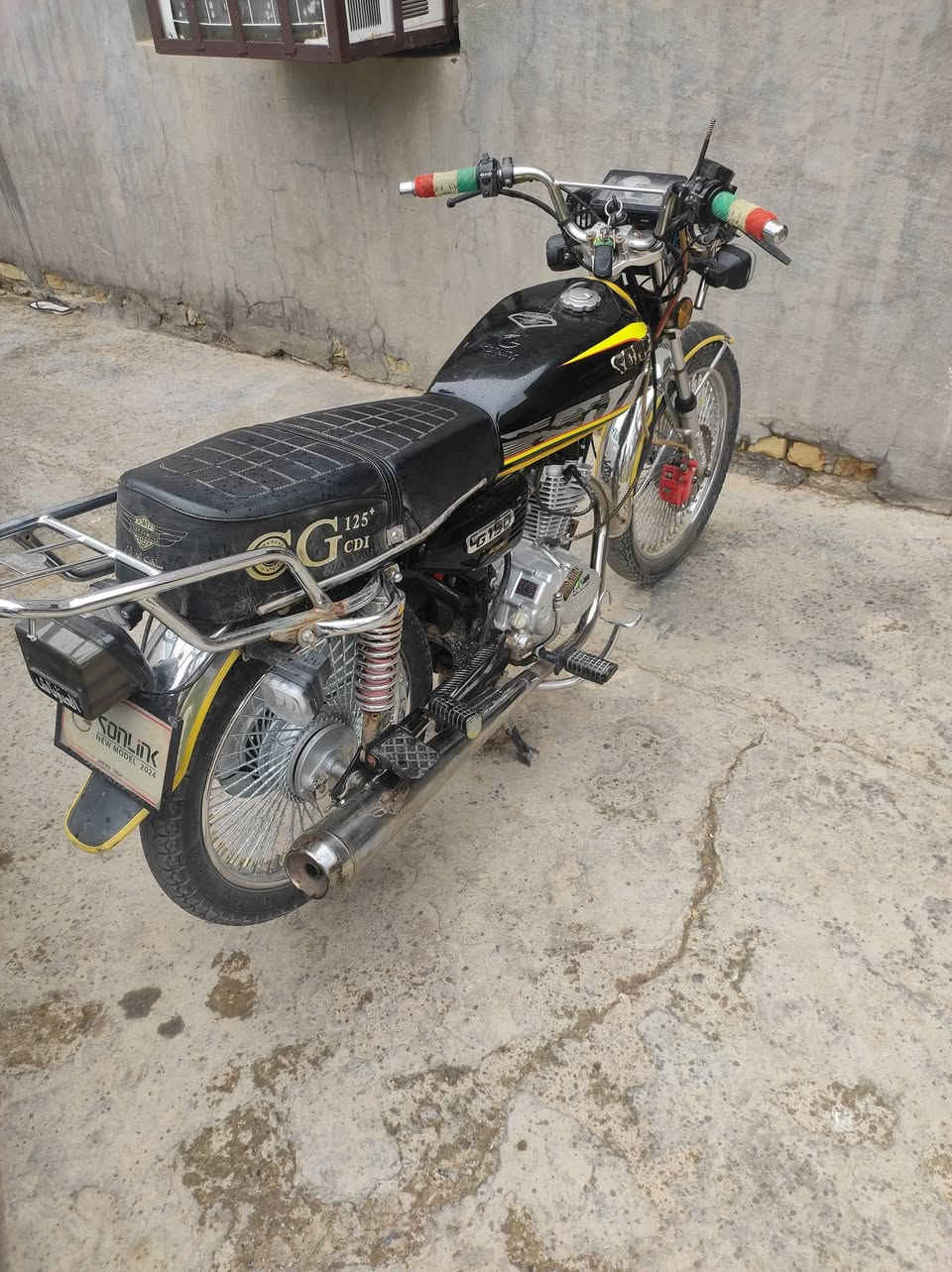 تايكر مديل 24 كلها كفاله 
ماعدا الشاشه طافيه 
اوراق أصولي 
مكاني خان بني سعد 
السعر 550 
الرقم ***********
