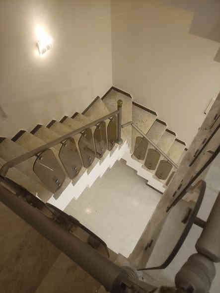 بيت للبيع المساحه 200متر درجه اولى بحي اور الثانيه طابقين 6غرف نوم صالتين واستقبال ومطبخ وصحيات ديكور للاستفسار ***********
