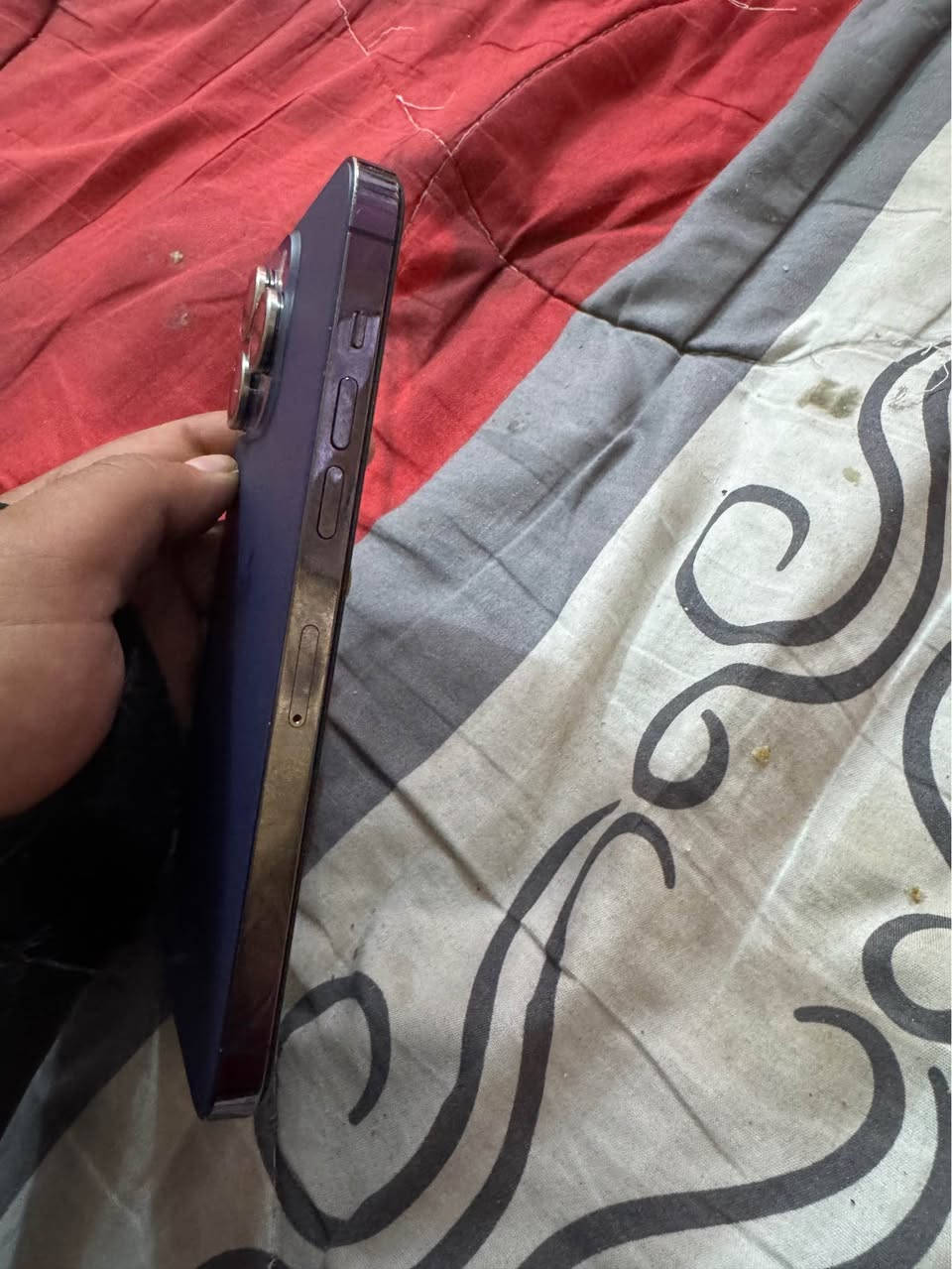 ايفون 14برو ماكس بدل شاشه فقط 
مكفول بطاريه ٨٧ بدون ملحقات سعر ٦٠٠
الشراي يتصل *********** عمارة, ميسان
