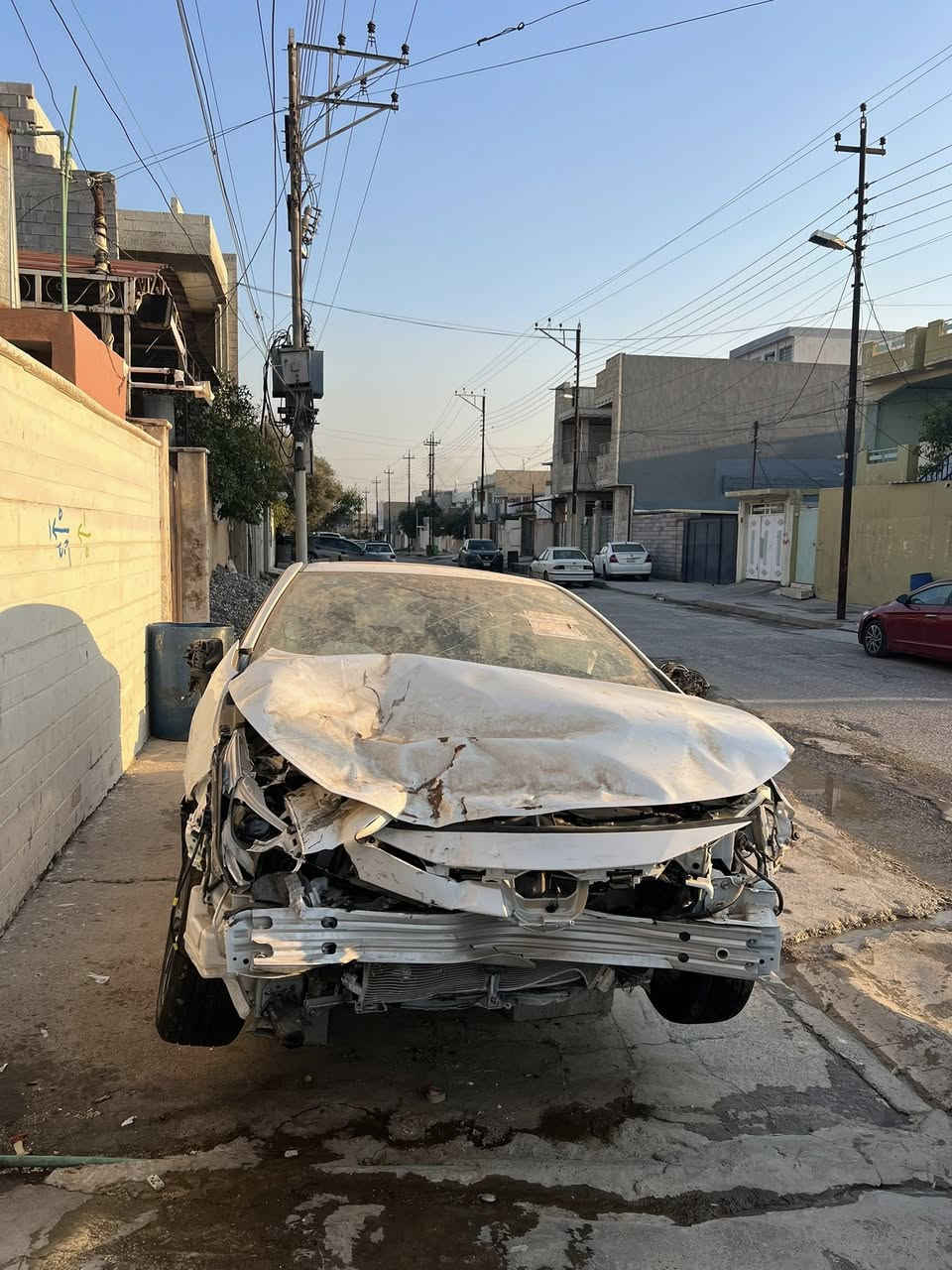 السلام عليكم 
كورلا 2025 تجميع صين شكل الامريكي
السيارة قبل الحادث زيرو ماشية ٥ الالف كيلو
قبق الكير بي كسر ينلحم يم اي واحد والمكاين ثنينهم سليمات
الهايبرد مالها يشتغل على البطارية
السيارة حرة بأسمي رقم نينوى تحويل ثاني يوم
وباقي التفاصيل بالصور والفيديو موضحة
تواصل رقم : ***********
