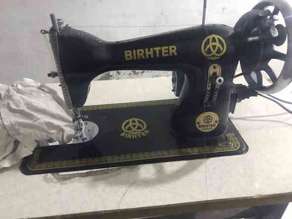 مكينة خياطة براذر اصلية شغالة على الفحص مكينة وماطور ودواسة وميز السعر ٦٥ الف المكان نجف حي ميسان ***********
