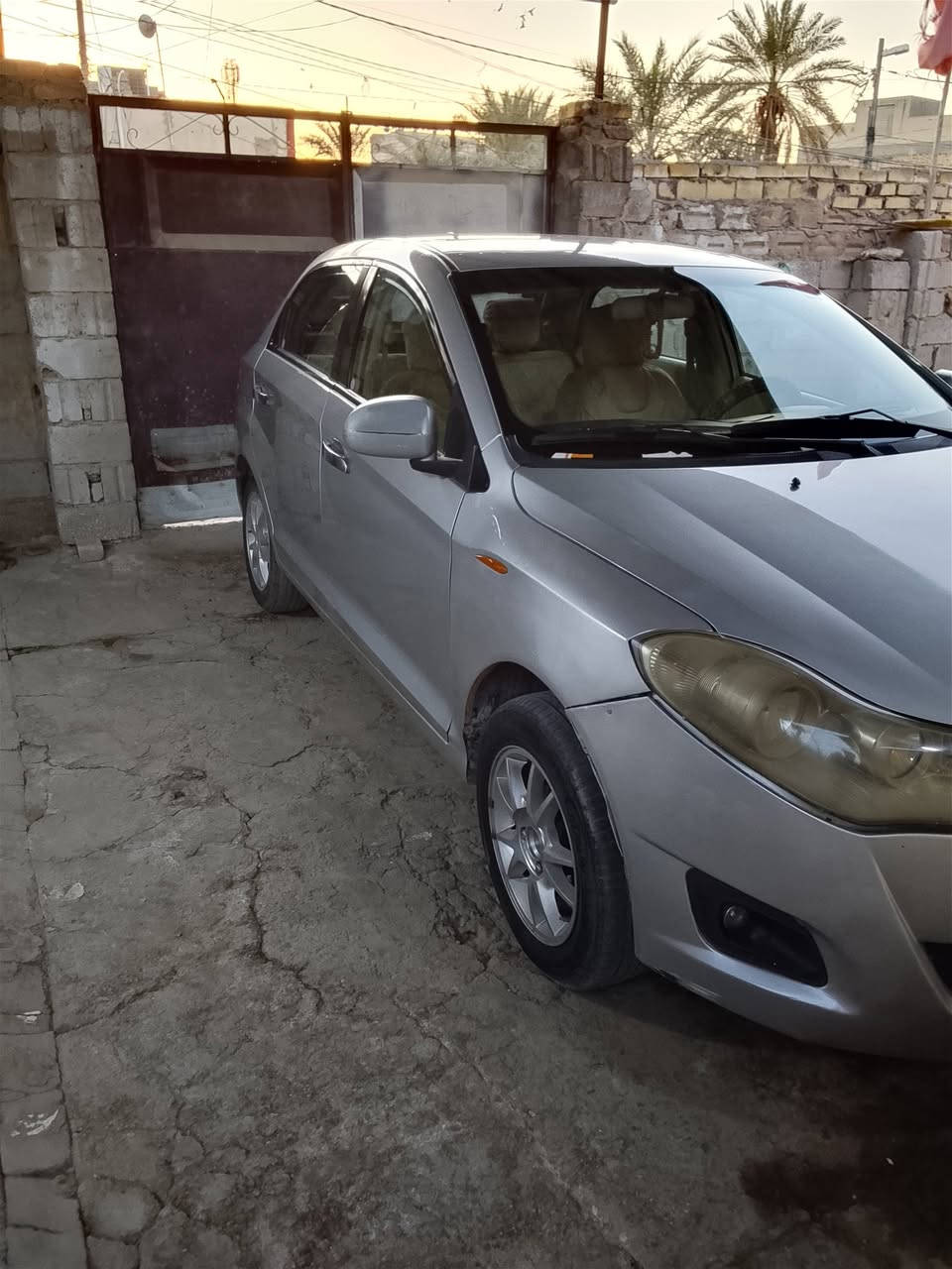 🤚السلام عليكم.
🔴 سياره شيري فلاوين 2013.
١_كير عادي. 
٢_مكينه جديده.
٣_تبريد فقط كبريسر.
٤_السياره بأسمي + رقم انكليزي. 
٥_سياره كشرها نضيف.
🔴المطلوب مراوس بسياره بيجو ايرانيه 405.
٦_ ***********. 
٧_  عنوان_ النجف _ كوفه _ ناحيه الحريه. 
٨_ سنويه السياره لغايه 2030.

