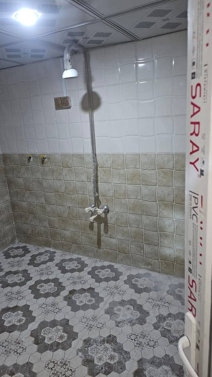 السلام عليكم 

يعلن مكتب عقارات النهروان عن توفر بيت للبيع بسعر مناسب جداً 

طابو صرف عرصة يتحول بأسم المشتري . 
المساحة 155 متر 
العنوان / ابوكوصرة شارع الكديحيه

يتكون البيت من 
غرفتين 
مطبخ 
صحيات 
استقبال

السعر 60 قابل للتفاوض 

التواصل والاستفسار 

***********
