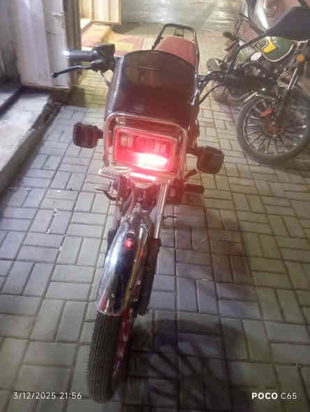 السلام عليكم دراجه للبيع سونك سافان موديل 2026صارلي 3اشهر من نزلته ما مشتغله دلفري الوصل بسمي 5كير 
زيرو السعر 850بيه مجال ***********خاص موجود
بغداد المدينه
