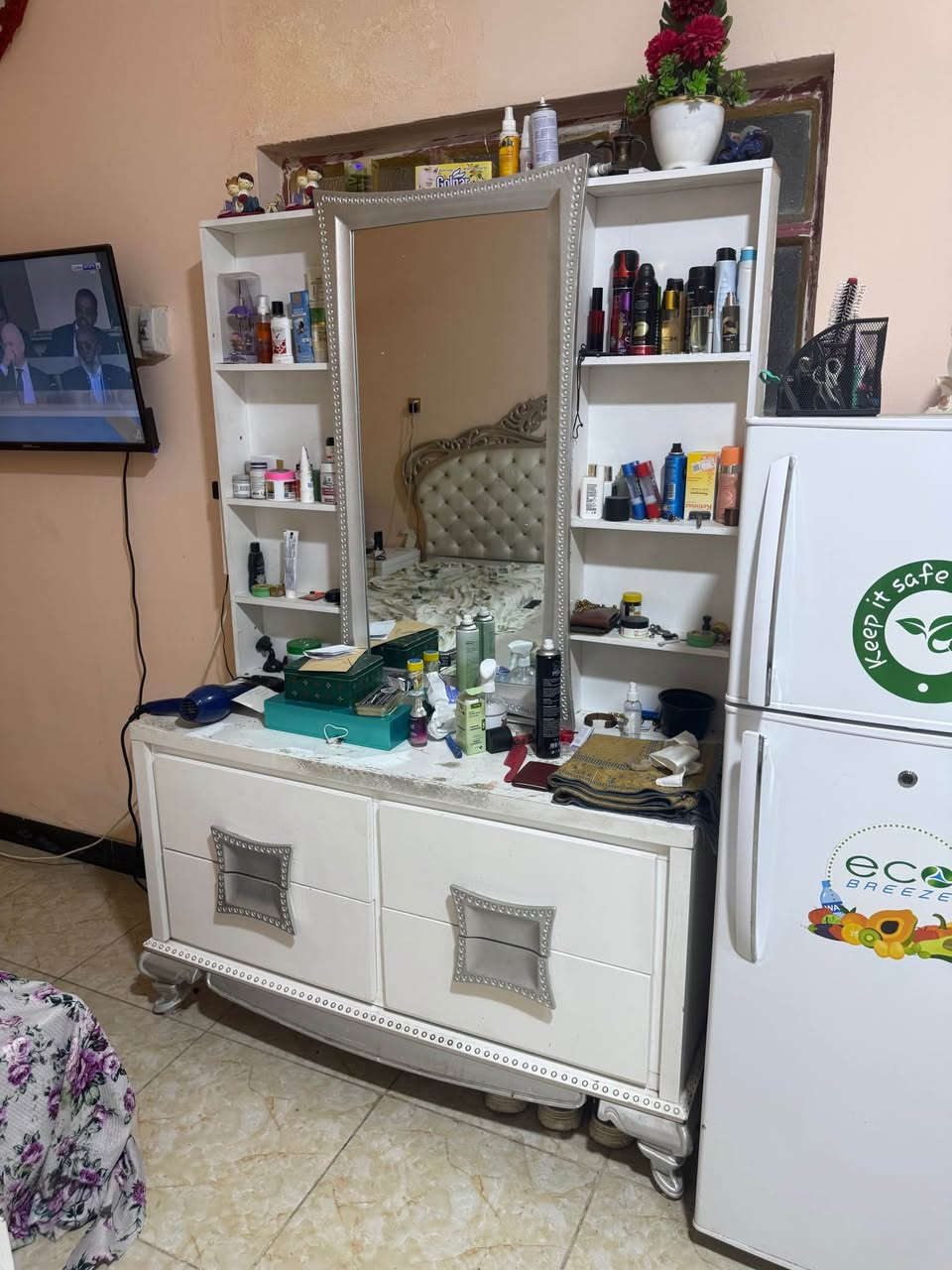 سلام عليكم غرفه نوم 6 قطع نطافته 80./. سلايت سعره 450 /*********** البصرة, العراق
