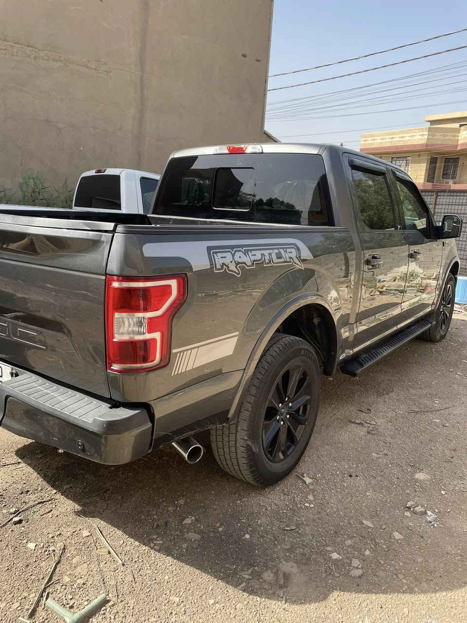 فورد F150 وارد امريكي 2019 6V 3.5 حادث خلفي فول مواصفات عده الفتحه سويج تشغيل عن بعد كشنات كهربائيه دفع رباعي رمز دخول كير طرح تحديد مسار مانع انزلاق كشافات بالبدي تخم تاير السياره جديده ما ناقصه شي سعر السياره 225 وبيه مجال مكان الدوره ***********
