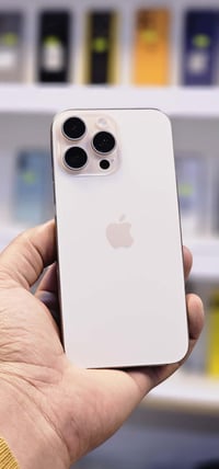 ١٦ برو ماكس بطاريه ١٠٠ عدد دورات الشحن ٤٢ ماستر ملحقات كاملة مكفووول م...