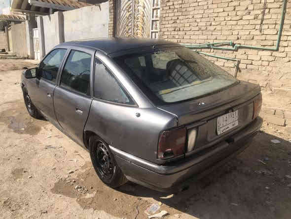 السلام عليكم للبيع اوبل مديل 91 محرك 200 بيهه خيط بخار السياره شوف العين حلوه مال شغل مداور شوكت متريد السنويه منتهيه بال21 رقم اللماني 
السعر 21 ورقه اوبيهه مجال
مبايل ***********
