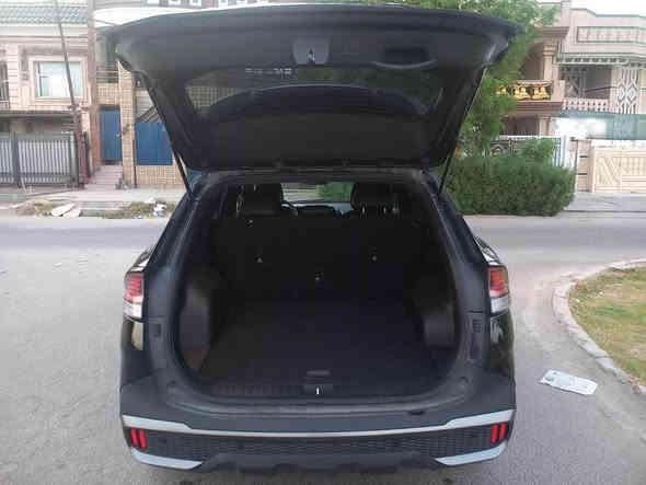 السلام عليكم
للبيع فقط بدون مراوس
رقم بغداد ترقيم جديد
2023 Kia Sportage X Line
 كيا سبورتج إكس لأين 
لون اسود 
موديل 2023  
السيارة ليبل واحد بدون اي تبديل حادثها خسف بسيط بالبنيد وتم صبغ البنيد والباقي مكفول من الشخط او الرصعه وموجود فديو 
اريباك سترين فقط‎‎
 
(4) سلندر محرك 2500       
فول  موصفات عدا الفتحة    
عداد المسافه 20الف mil    
مواصفاتها :
.بصمة  
 شاشة كبيره لمس
كاميرا دوارة 
رادارات / رادار امامي /رادار جانبي /رادار خلفي
مخارج شحن USB بالكشن الامامي
 حساسات خلفي 
خرائط 
 كشنات تدفة‏ 
 كشنات جلد .
 دفع رباعي فور ويل
نزول منحدرات                                                    
كشنات كهرباء
.تبريد قطعتين 
.اوتوهولد .  
ويل 19كروم 
مسجل ناطق
بلوتوث USB ابل كار بلاي والاندروير . 
 حاجب ليد
.نقطه عمياء
.اشاراة بالمراياة الجانبيه                                     
. فول تحكم ستيرن                                             
. كير أوتو + عادي.                                              
-اوتو بريك.                                                         
. بريك بصمة.                                                      
Led .+  زينون
.شحن اللاسلكي                                                       . ‏داخل كشنات  جلد 
. نضام قياده اربعة
. مثبت سرعه
. تحديد مسار 
. دمامات صوت  
.لايت بلادي Led +  زينون ‏دبل زينون اصلى . 
بك لايت نيون 
. رادار الخطوط البيضاء 
‏.شاشة إلكترونية
 تشغيل عن بعد 
-AUTO HOLD
Auto start
العنوان بغداد 230دولار قفل قفل 
الاتصال
*********** يوجد واتساب بغداد
