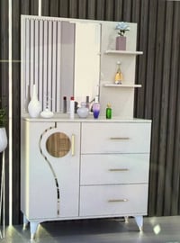 ويجهدُ الناسُ في الدنيا منافسةً             وليس للناسِ شيءٌ غير مارزق...