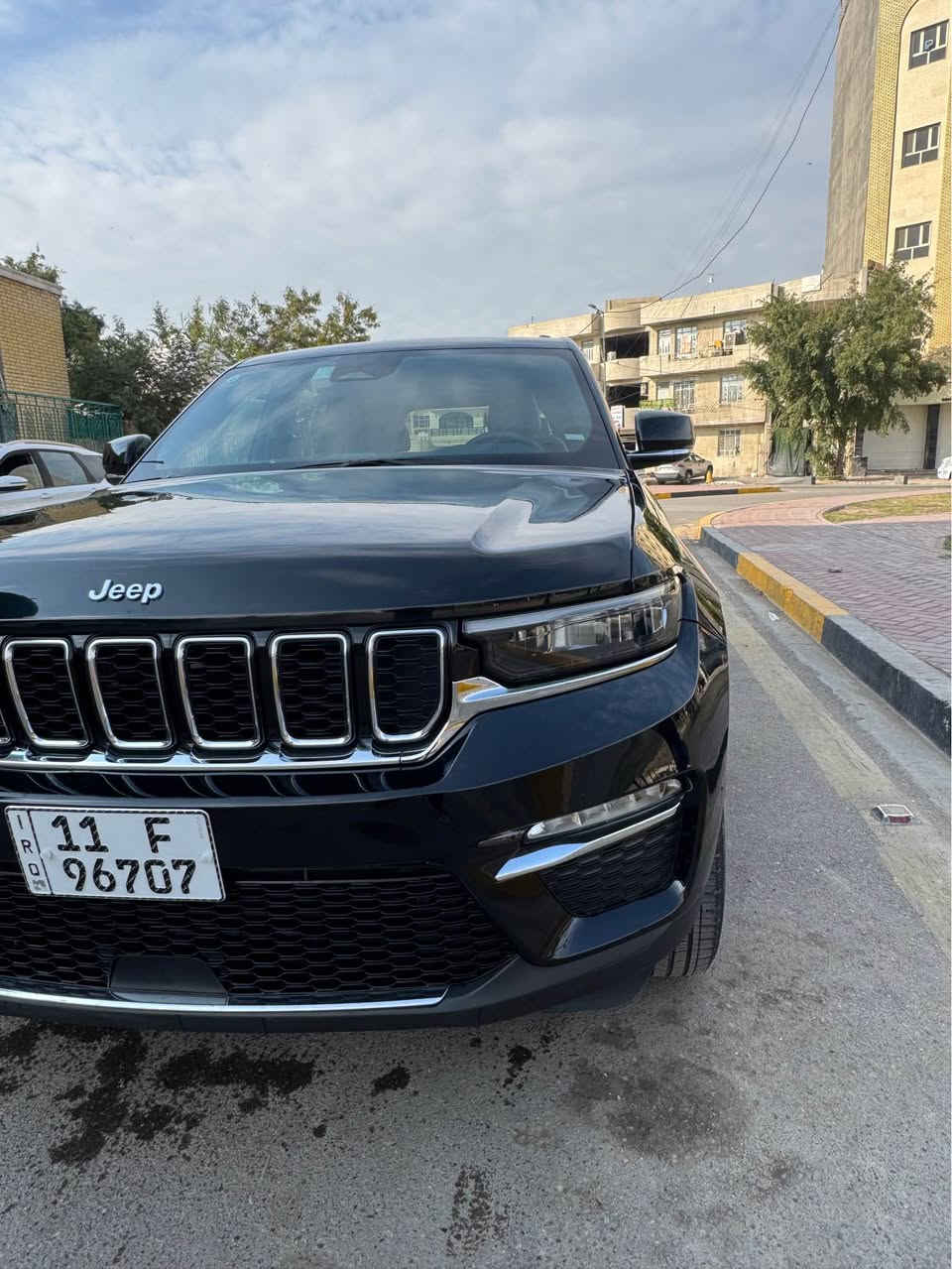 ‏  حادث بسيط جدا Jeep Grand cherokee 4xe
الموديل٢٠٢٤ 4x4 هايبرد
ماشية 39000 
الداخل لونين مطعم بصاج
إنارة داخلية LED 
5 راكب 
‎3 انضمة بنزين +هايبرد +كهرباء
#مواصفاتها
.  
.بصمه تشغيل عن بعد
.دمام خلفي
.كشنات جلد
.كشن السايق ميمري
.كشنات كهرباء
.صندوق كهرباء
.حساسات خلفيه 
. قطعتين تبريد 
.اشاير بالمري
.رادار امامي
.رادارات 360
خمسة وضعيات قياده
. بنوراما فتحتين
. كير ماوس
. نظام منحدرات
. هيترات بالكشنات 
.ويل كب كروم
.لايتات لد
.بكلايت لد
.كشافات
.بصمة ابواب
. نضام توقف ذاتي
فول مواصفات 1/1  بعد بيها مواصفات
صور الحادث على الخاص
السعر 325$ وبيها مجال
للاستفسار اكثر الاتصال على الرقم

*********** بغداد, العراق
