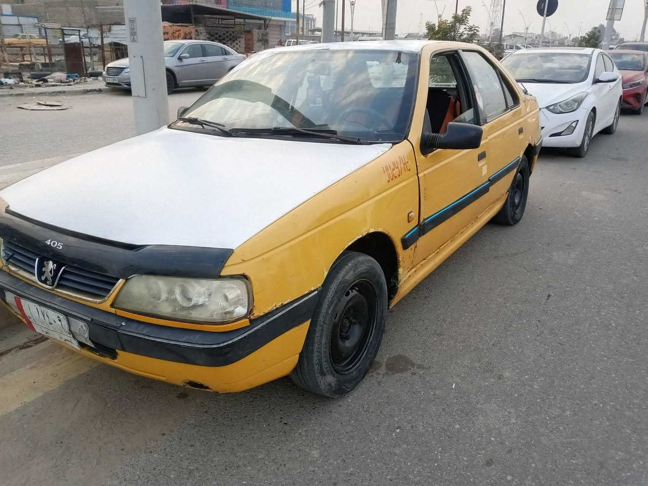 السلام عليكم بيجو 405 رقم بصره الماني بدون راعي بيها وكاله عامه  للبيع موديل 2012 مكينه وكير بيكاجو نضيفات اوتوماتيك السنويه نافذه مكاني الناصريه المركز بيها شويه خياسات بلهلات الوره رقم *********** السعر 17 وبيها  مجال رقم شرعي ضايع
