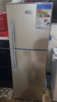 ثلاجة • نظيفة • للبيع