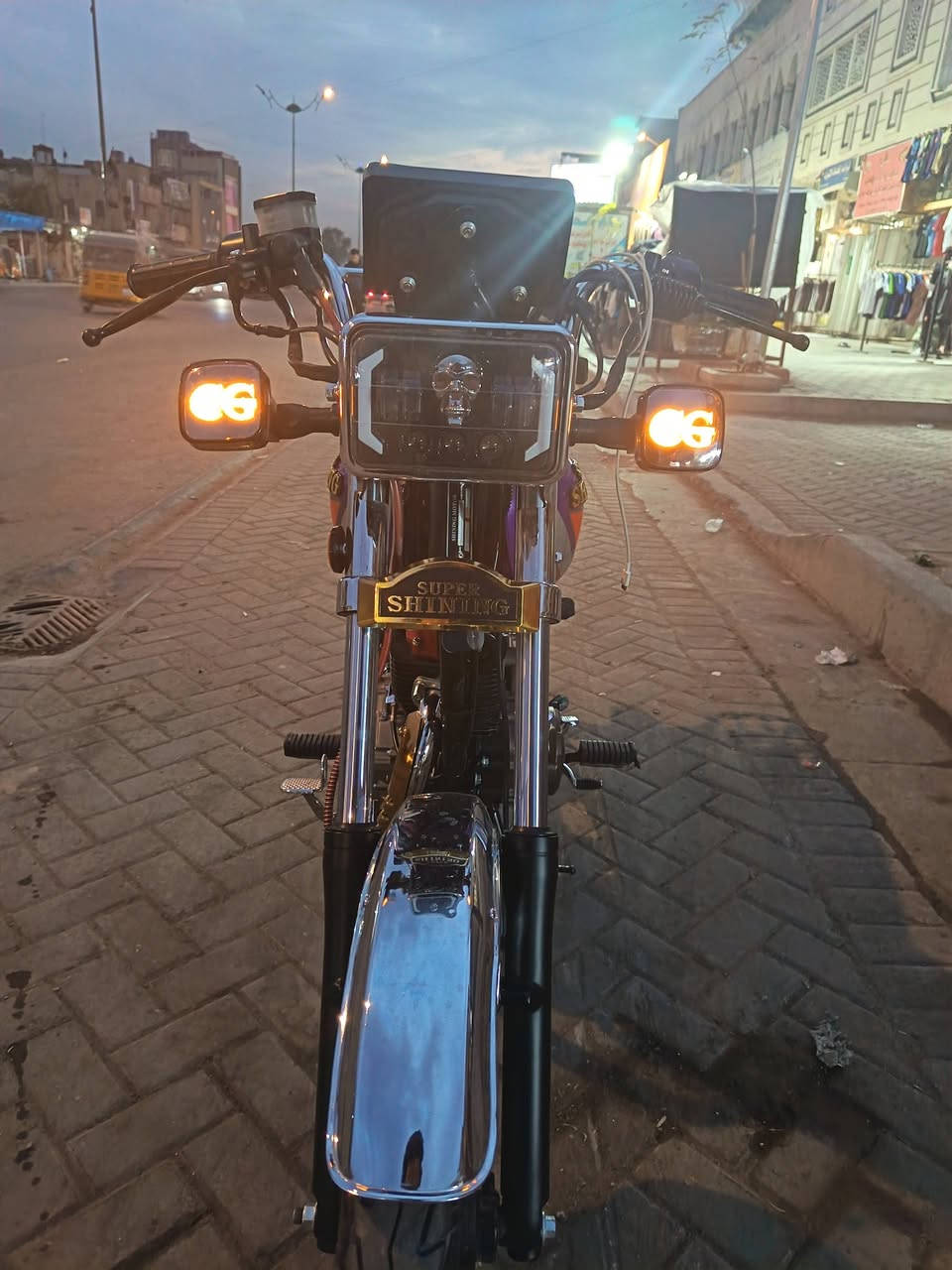 سوبر شاينك اخر اصدار لد شاشه حديث مو دشبول ساعه  موديل 2026 صار 10 ايام طالعه سعرها مليون مجالها شي قليل بغداد مدينه صدر ***********
