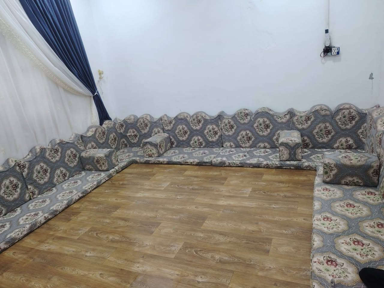 السلام عليكم. البيع كعده ملكي نضيف البيع 250الف البصره
***********
