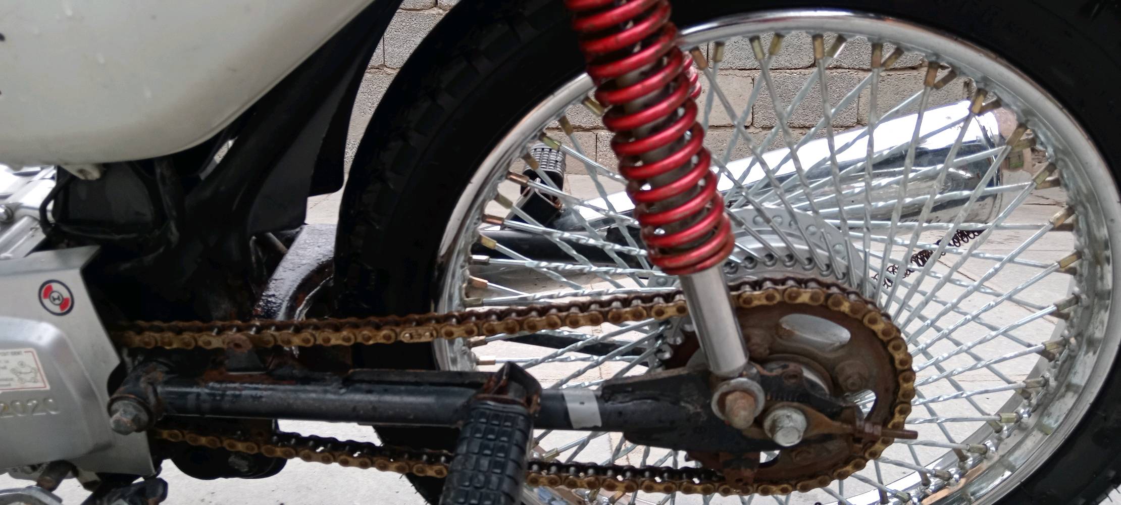 دراجه زنجيل كلك 2020
المحرك ما مفتوح 
تايرات جدد 
المكان الناصريه الشطره 