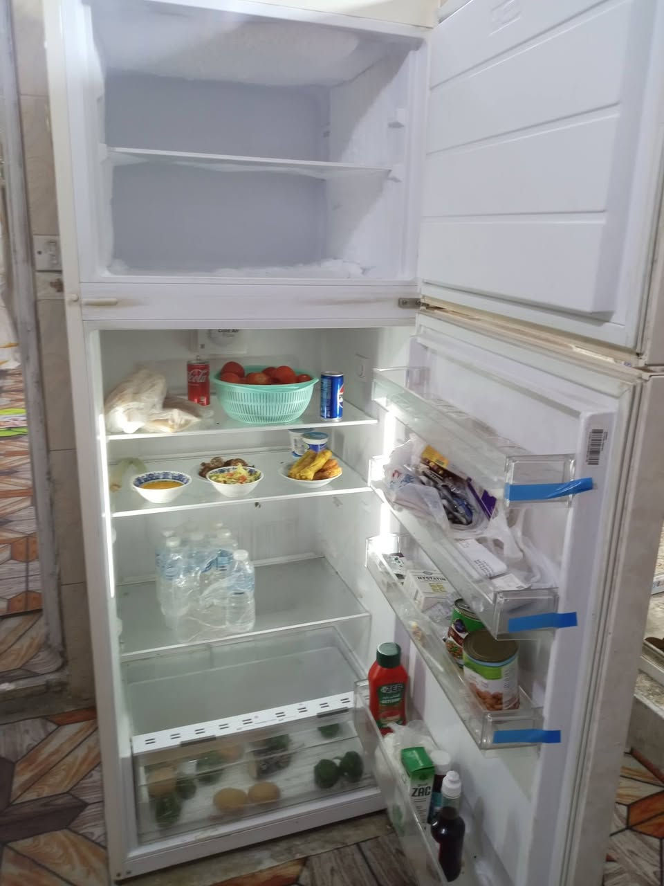 ثلاجه للبيع ***********
