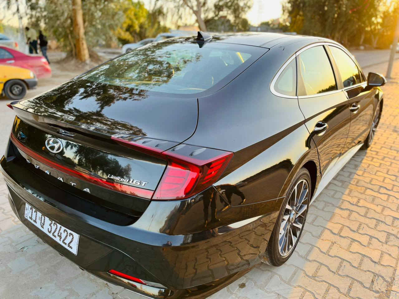 للبيع سوناتا موديل 22 رقم بغداد لمتد فول 1/1
.محرك 1600 تيربو 
.المواصافات
.قمارة بانوراما
.لايت وبك لايت  led
.كشنات جلد +تدفئة تبريد+الجهتين كهرباء+خزن ميموري
.سايد بريك بصمة
.داتا شو يعني تعرض السرعة بالجامة 
.انارة محيطية بالدشبول والبيبان 10 الوان 
.عداد ديجتال الكتروني
.شاشة كبيرة تدعم كار بلي وجي بي اس 
.تشغيل عن بعد +ترجع وتتقدم بالريمونت
.نظام الصوت من ماركة bose 10 سماعات
.12 حساس امامي خلفي+رادارات جانبية وخلفي وامامي
.4 كامرات نظام 360 كامرات امامي وخلفي والجوانب
.4انظمة قيادة ايكو+سبورت+نورمال+سمارت
.نظام قيادة ذاتية +تحديد مسار
.شحن واير لس+ منفذين للشحن+مكان الجداحة
.الجنطة ذكية تفتح عند الاقتراب منهة 
.نظام اوتو هولد 
.تبريد منفصل للسائق والراكب حسب الاختيار +قطعتين تبريد 
. .كير محرك كفالة+حدادية بعدهة مال شركة
.ماشية 75 كيلو متر 
.حادثهة فقط بنيد بدون ايرباك وبدون دواخل حادث سطحي+نص قطعة بارد شرط الفحص صور حادث ماعندي تجي تاخذهة سونار وبالخدمة

السعر / 179$ وبيهة مجال بسيط 

للاستفسار / *********** ممتواجد ع الفيس فقط واتساب او الاتصال
