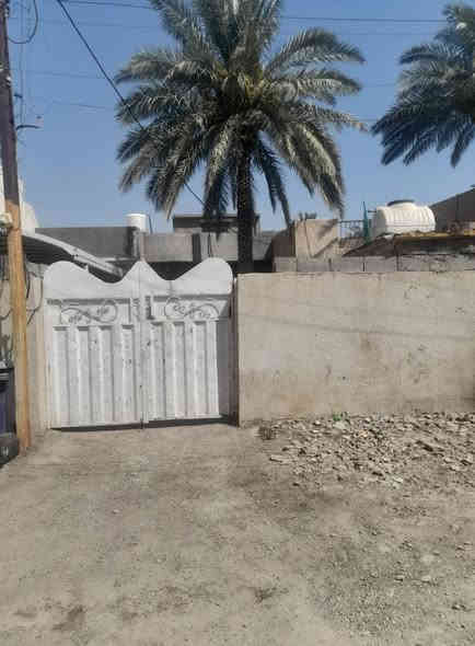 بيت 250 م فعلي 
واجهة 6.60 × 37 
بدون كاشي 
غرفة نوم وصالة ومطبخ وحولي وحمام خارجي 
الشارع مبلط فرق 6 بيوت عن الشارع العام 
كهرباء 3 فيز 
السعر 170 قابل للتفاوض 
نهاية الشرطة الخامسة يم تل اسود
***********
