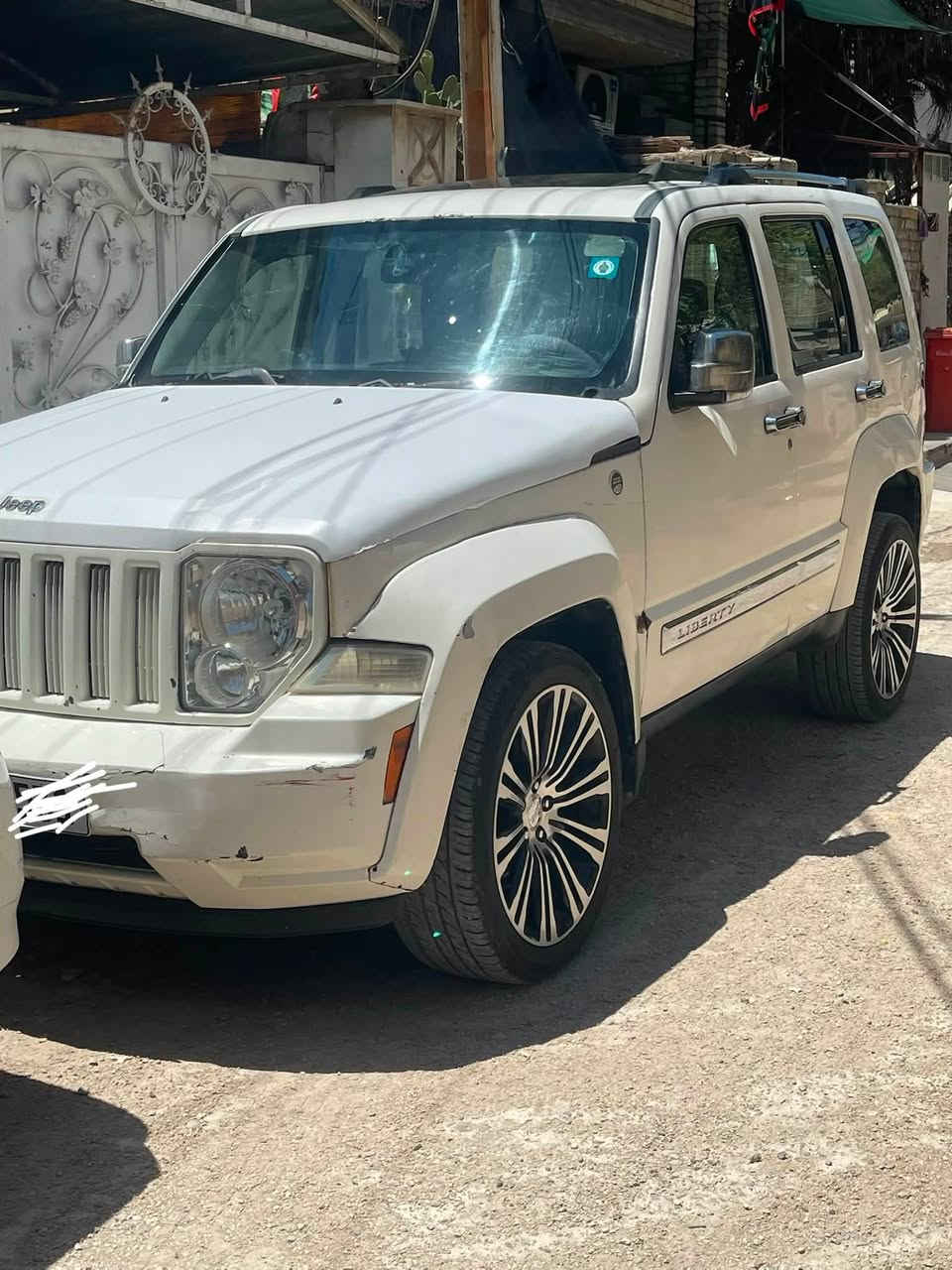 السلام عليكم جيب لبرتي 2008 لمتد فول مواصفات فتحة سقف سياره مكينه كير خير من الله تبريد شغال ثلج تخم تاير جديد ويل جديد  بيها نواقص بسيطه مكاني بغداد السعر 70 وبيها مجال رقمي ***********
