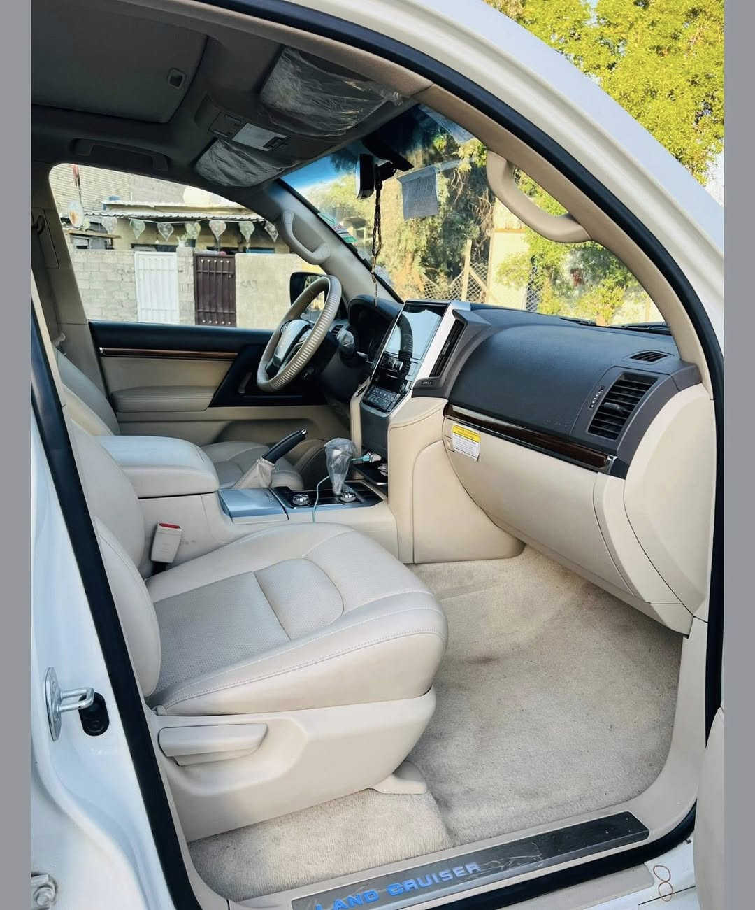 سلام عليكم
للبيع الاندكروز 18  شركات  رقم سليمانيه تحويل ثاني يوم 
مواصفات 
تحكم ستيرن 
مري شفط
دبل موس
زراك الايت اصلي 
محرك 6v
كشن كهربائي 
دخول ذكي 
تخم تاير جديد 
السياره كفاله عامه 
السعر 500$بي مجال 
مكان بغداد الجديد 
اتصال ***********
