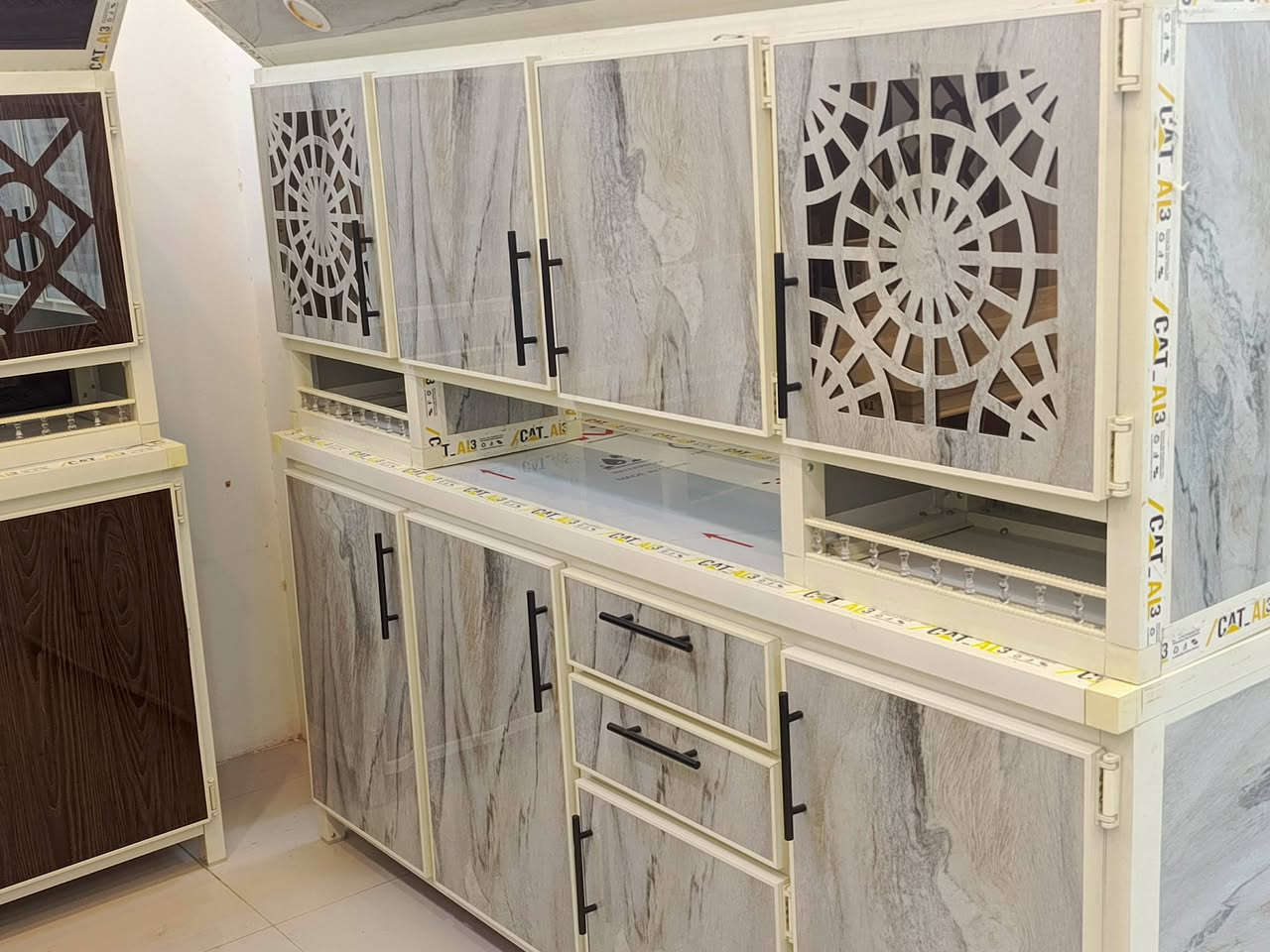 السلام عليكم كاونترات في صلاح الدين سامراء..  السعر 500 وبيها مجال للتواصل على الرقم ***********
