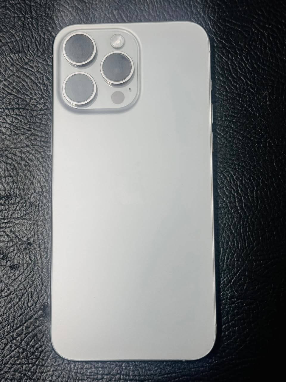 � آيفون 15 برو ماكس – 256GB

✅ مكفول من الشخط والفتح
🔋 صحة البطارية: 85%
🔄 عدد دورات الشحن: 688
💾 السعة: 256 جيجابايت
💰 السعر:1,100,000 
المكان بغداد 
بدون ملحقات فقط الجهاز 

***********

الجهاز نظيف والاستعمال شخصي، والفحص مفتوح قدام المشتري �
