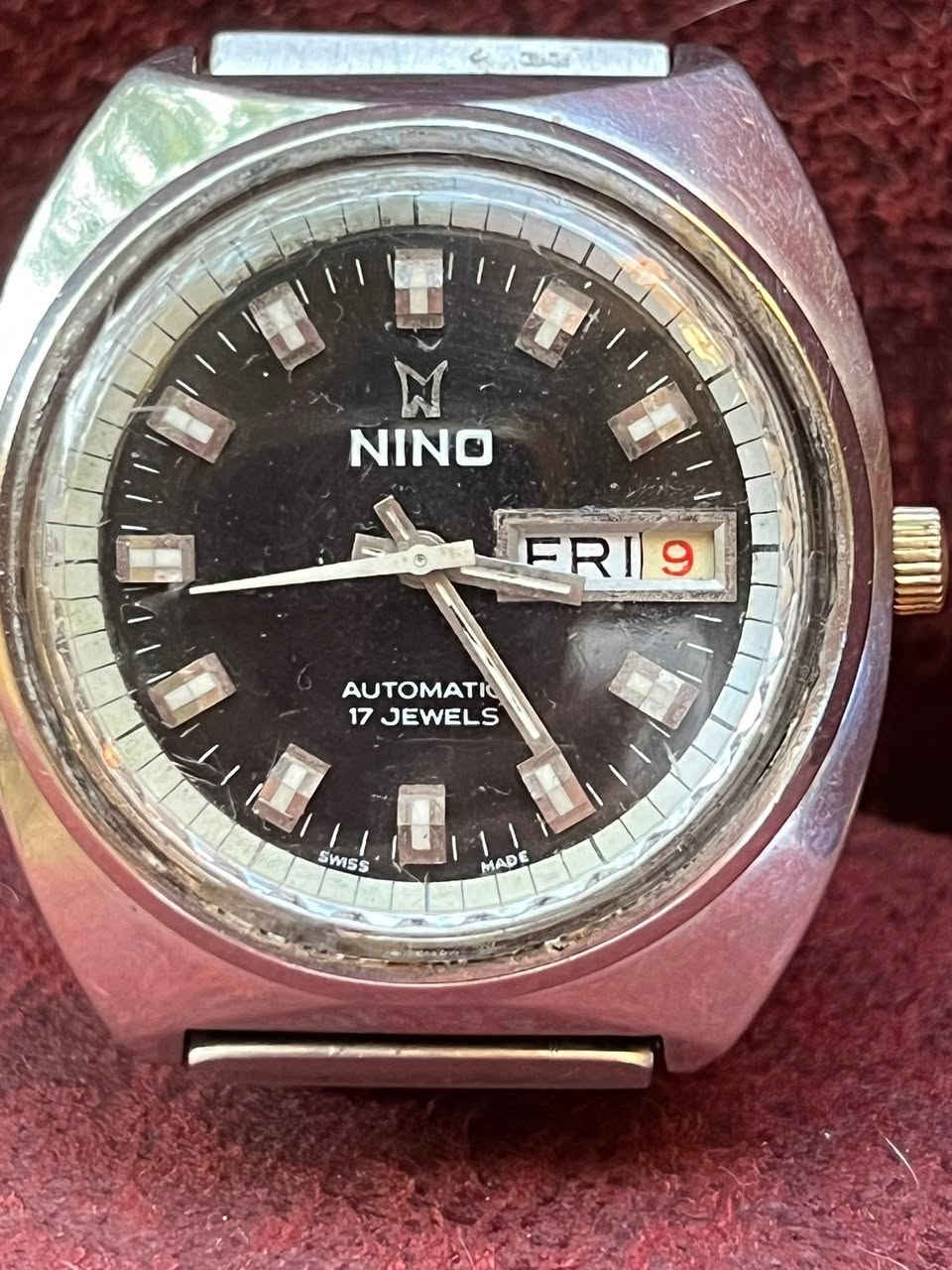 للبيع للبيع 🌹
ساعة نينو (Nino) سويسرية الصنع الفنية: تحتوي على حركة أوتوماتيكية بـ 17 جوهرة (17 Jewels) وعرض لليوم والتاريخ عند موضع الساعة 3


**إذا كنت صاحب هذا الإعلان وتريد حذفه لأي سبب، رجاءا أرسل رسالة إلى الدعم الفني**