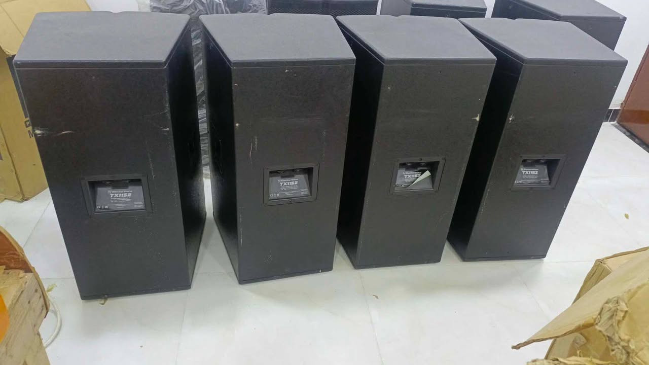 للبيع 4 سماعات نوع ev الأمتياز الدرجة الأولى + باور ياماها ناصرية مركز ***********
