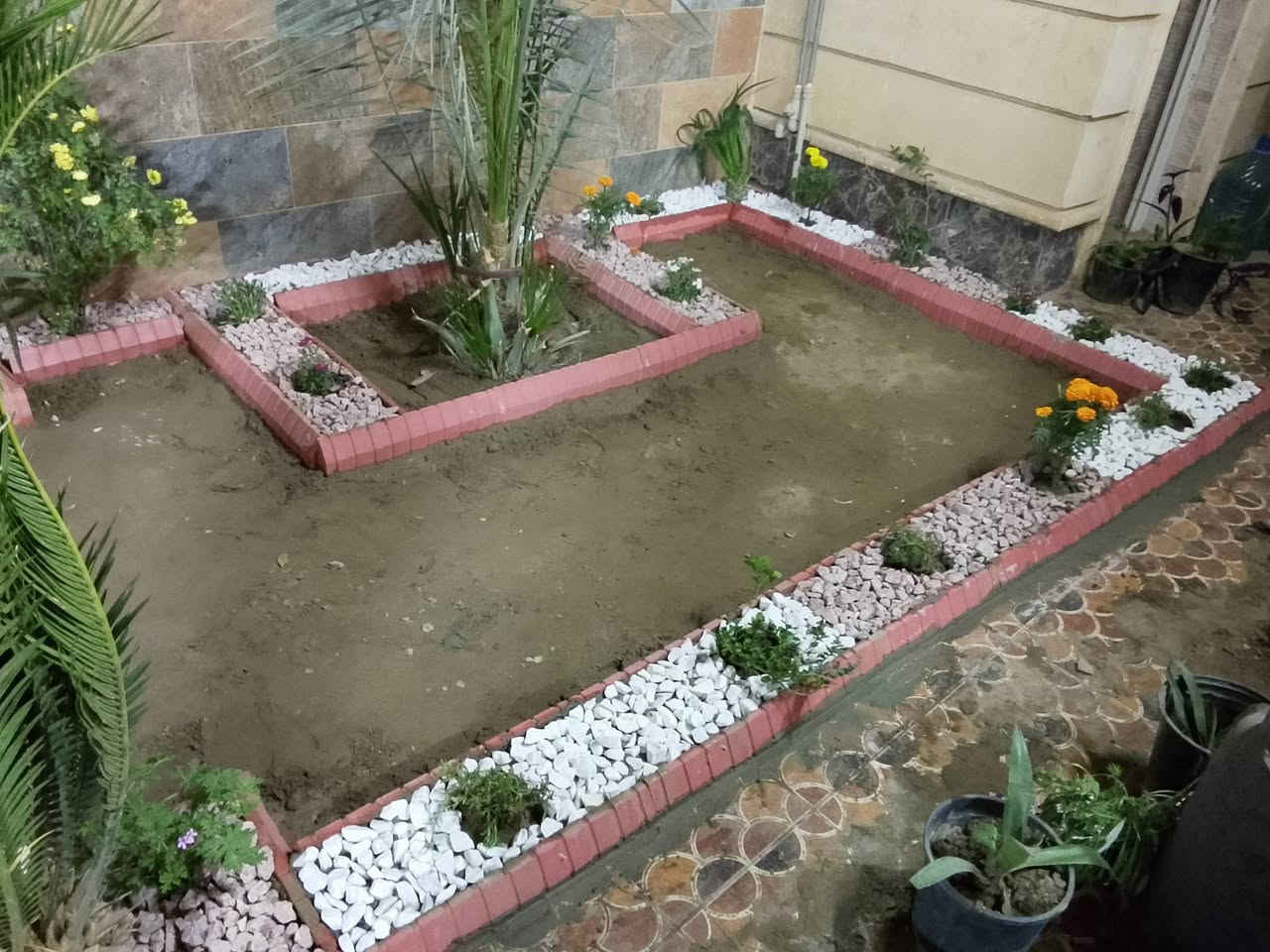 السلام عليكم مستعدين لعمل الديكورات وتزيين الحدائق بالحجر وكل ألامور المختصه في الحدائق كل ماعليك هو الاتصال على الرقم ***********
او ماراسلة الصفحه
