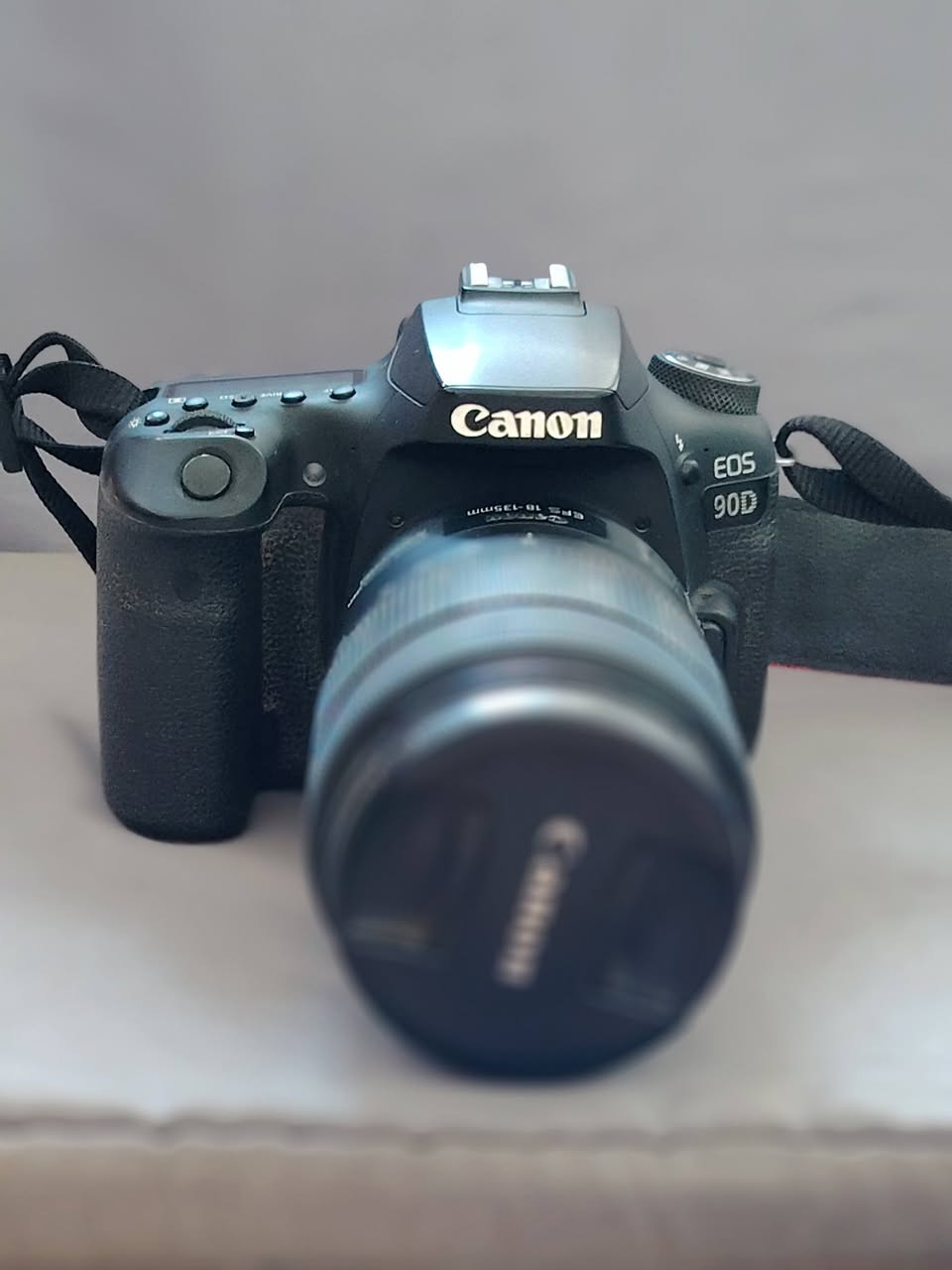 للبيع كانون 90 دي  غنيه عن التعريف مايحتاح اسولف او اكلك شنو مواصفاته نضافه 100%  بس امحرم اصور بيه
…… .
77 كانون هم للبيع نضافه 80 % 
*********** || *********** متواجد فيس او واتساب
