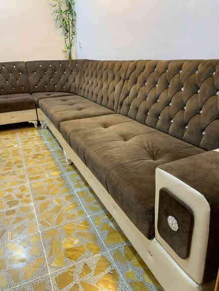 ديوان 7 أمتار مع ميز وسطي جديد السعر 375 الف للاستفسار الاتصال على رقم ***********.  05717383703 محلات أبو محمد قرب كاس الصبايا
