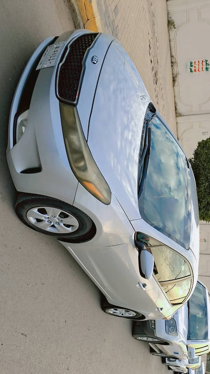 السلام عليكم ...
فورتي موديل 2017 وارد امريكي 
حادثها بنيد مبدل وجاملغ بدون ايرباك 
المكينه 2000 دوش ، سياره جديده 
السعر - 122 وبيها مجال 
العنوان - مدينه الصدر 
***********
