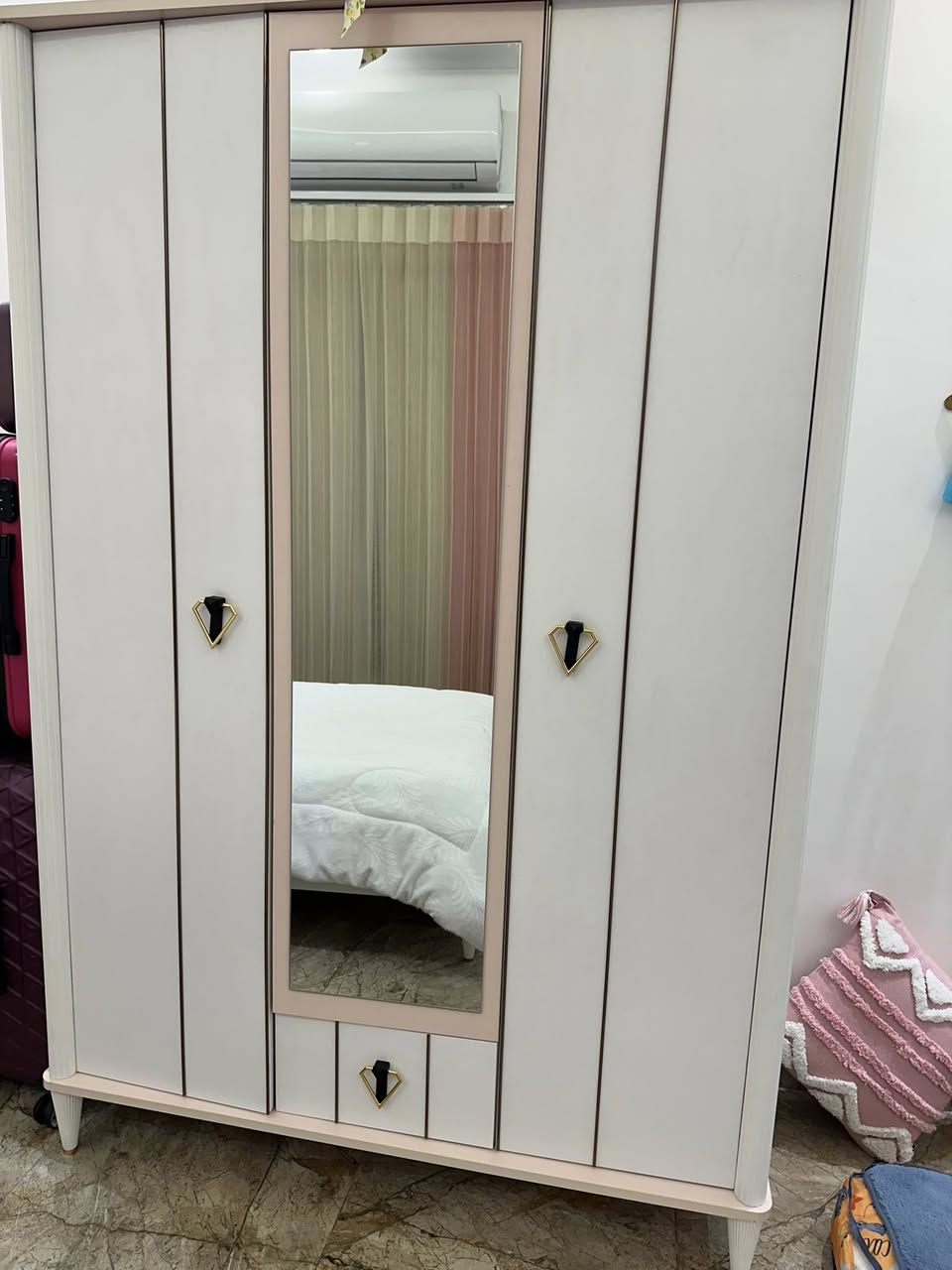 غرفه نوم نفر مستعمله  بس نظيفه مع دوشك مالتها السعر ٣٠٠


**إذا كنت صاحب هذا الإعلان وتريد حذفه لأي سبب، رجاءا أرسل رسالة إلى الدعم الفني**