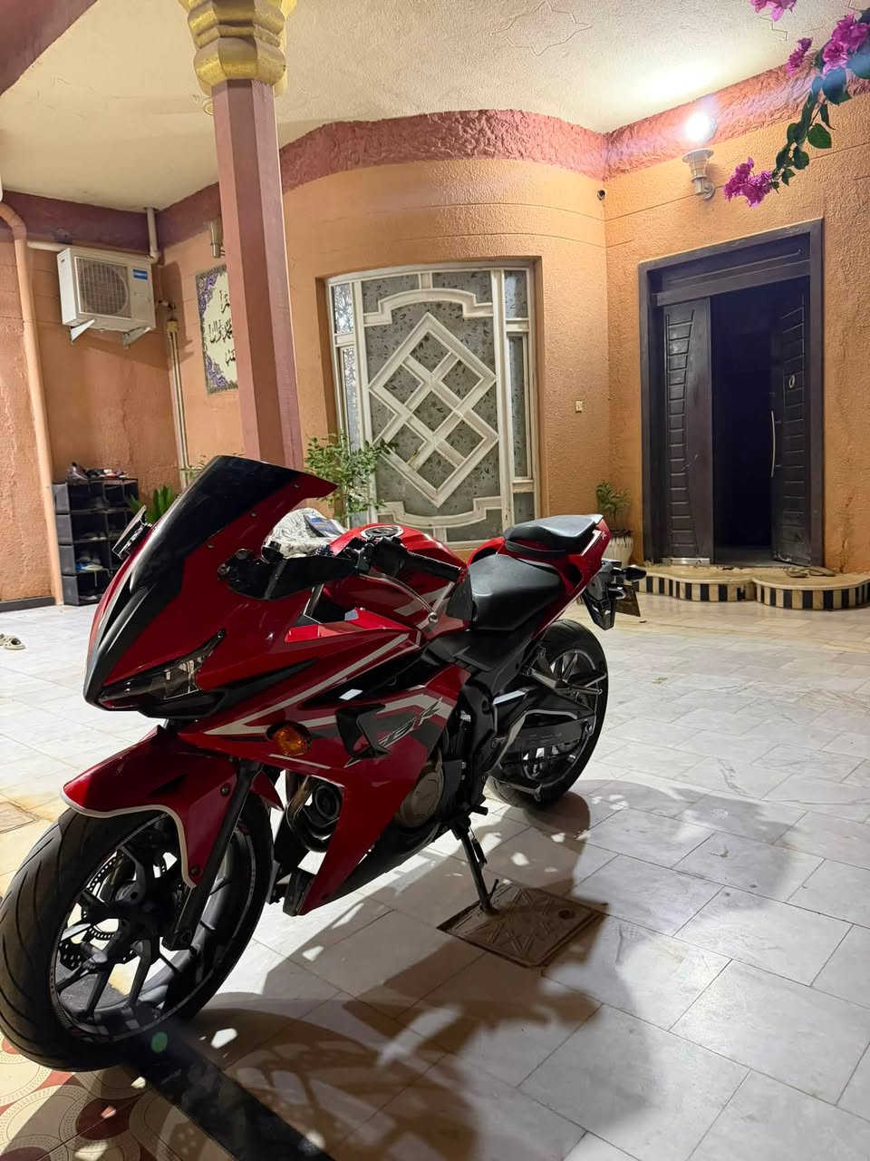 السلام عليكم بطح للبيع او المراوس 
بطح cbr - 500rr موديل 2017 
الدراجة رقم وسنوية تحويل ثاني يوم رقمها مشروع وطني 
مكفولة كفالة عامة من التاير للتاير الدراجه نضيفة كلش جيب فيتر وافحص واطلع بيها لسوريا 
بريك ABS 
الدراجة ماشية 7000 يعني اخو الرمبة 
ناقصها فقط خيال 
السعر خاص او اتصل ع الرقم وبي واتساب ***********
