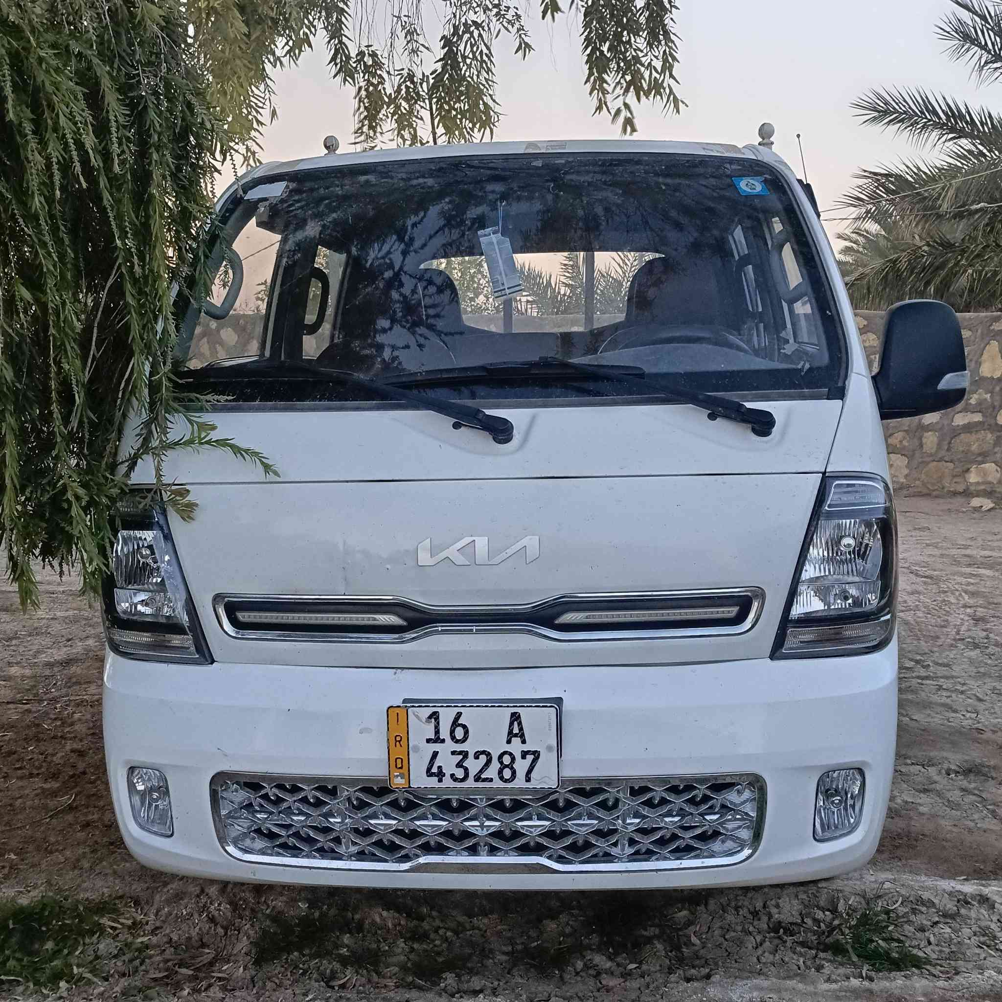 السلام عليكم سياره للبيع موديل2022 محرك 2700 كير محرك خير من الله سياره مال جناي بيه بل بنيد عفسه وبيه بل جه مال العبري الوره ضربه زغيره ومصلحه وباقي كفاله السعر 155وبيه مجال المكان طليعه الاتصال عل رقم ***********
