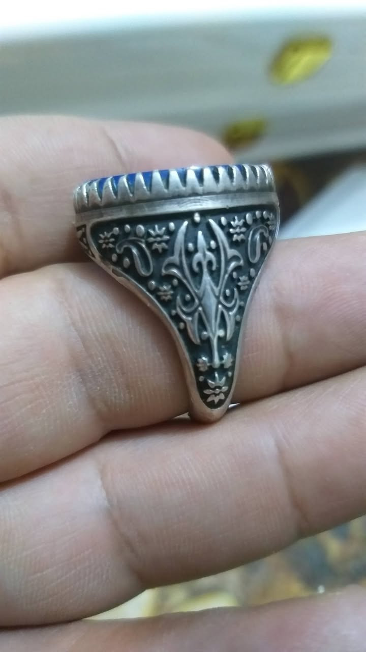 خاتم انتيك فضه متوج بعقيقه زرقاء مخطوط ياسيد الشهداء للبيع  والسعر ٧٥ الف قفل


**إذا كنت صاحب هذا الإعلان وتريد حذفه لأي سبب، رجاءا أرسل رسالة إلى الدعم الفني**